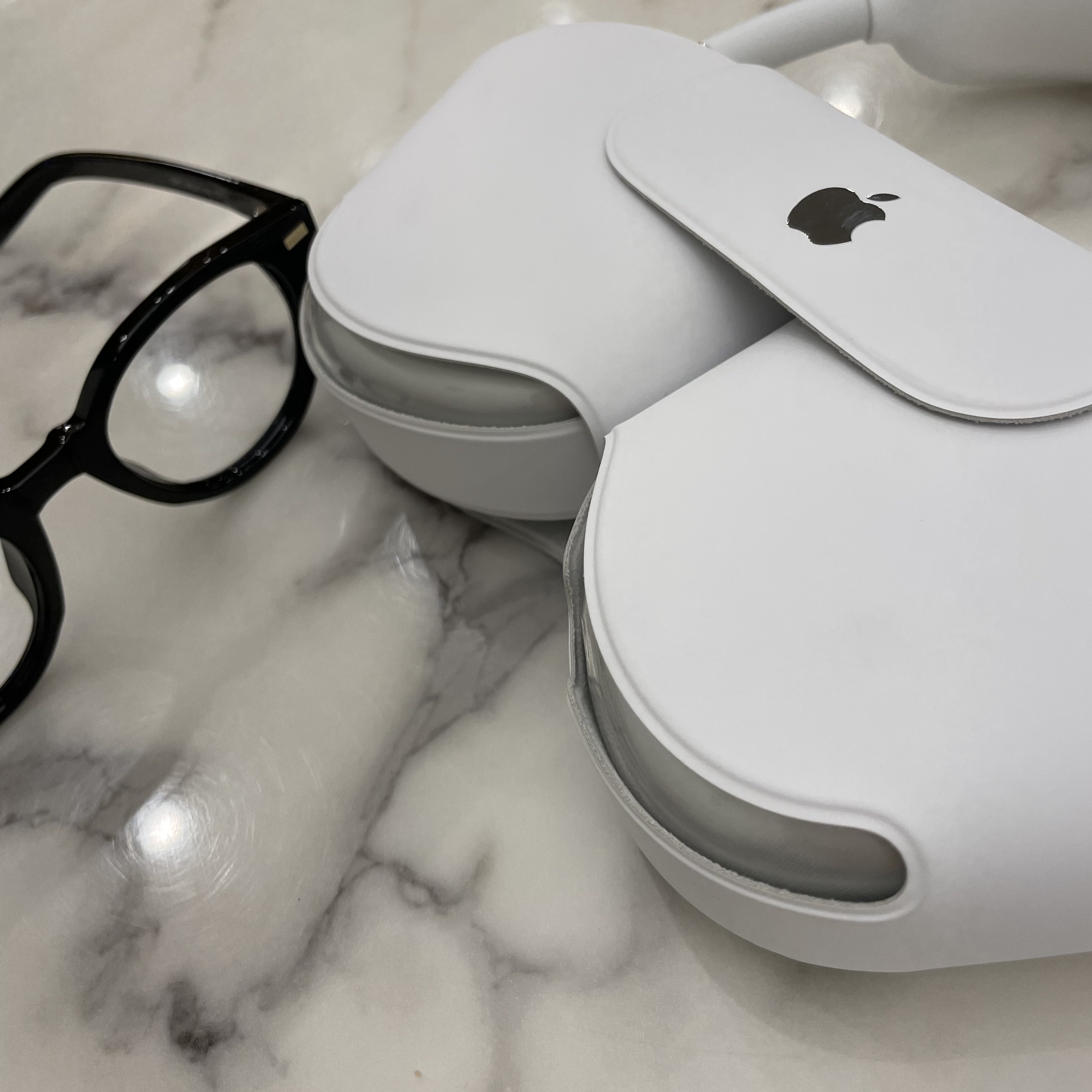 Apple AirPods Max Lightning Silver (Korean Ver.) 착용 스타일