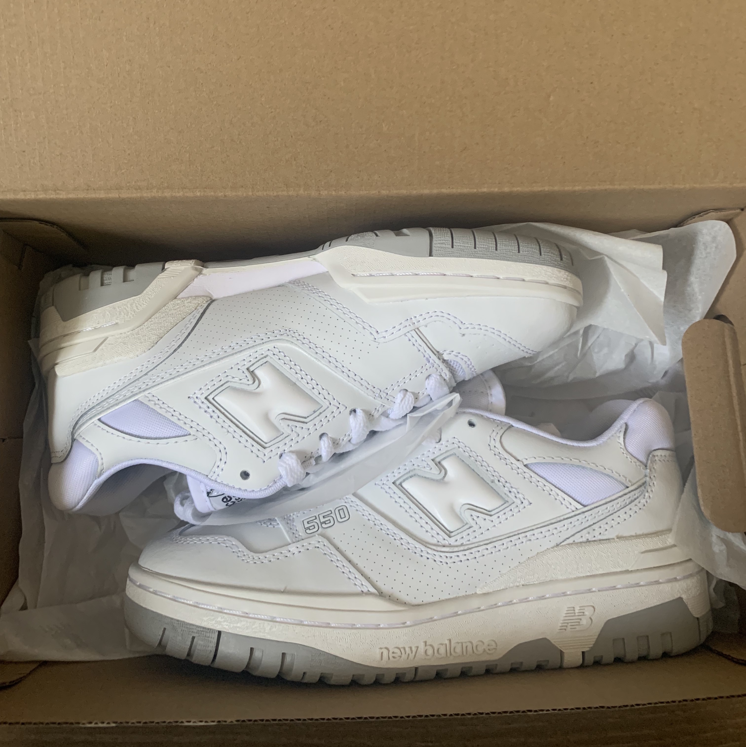 New Balance 550 White - 2E Wide 착용 스타일