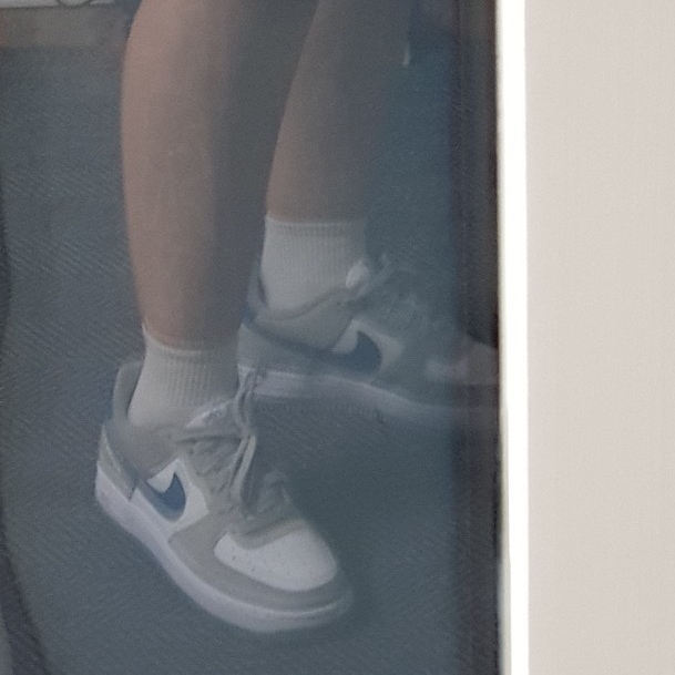 (GS) Nike Air Force 1 LV8 Athletic Club Light Smoke Grey Marina 착용 스타일 - 2