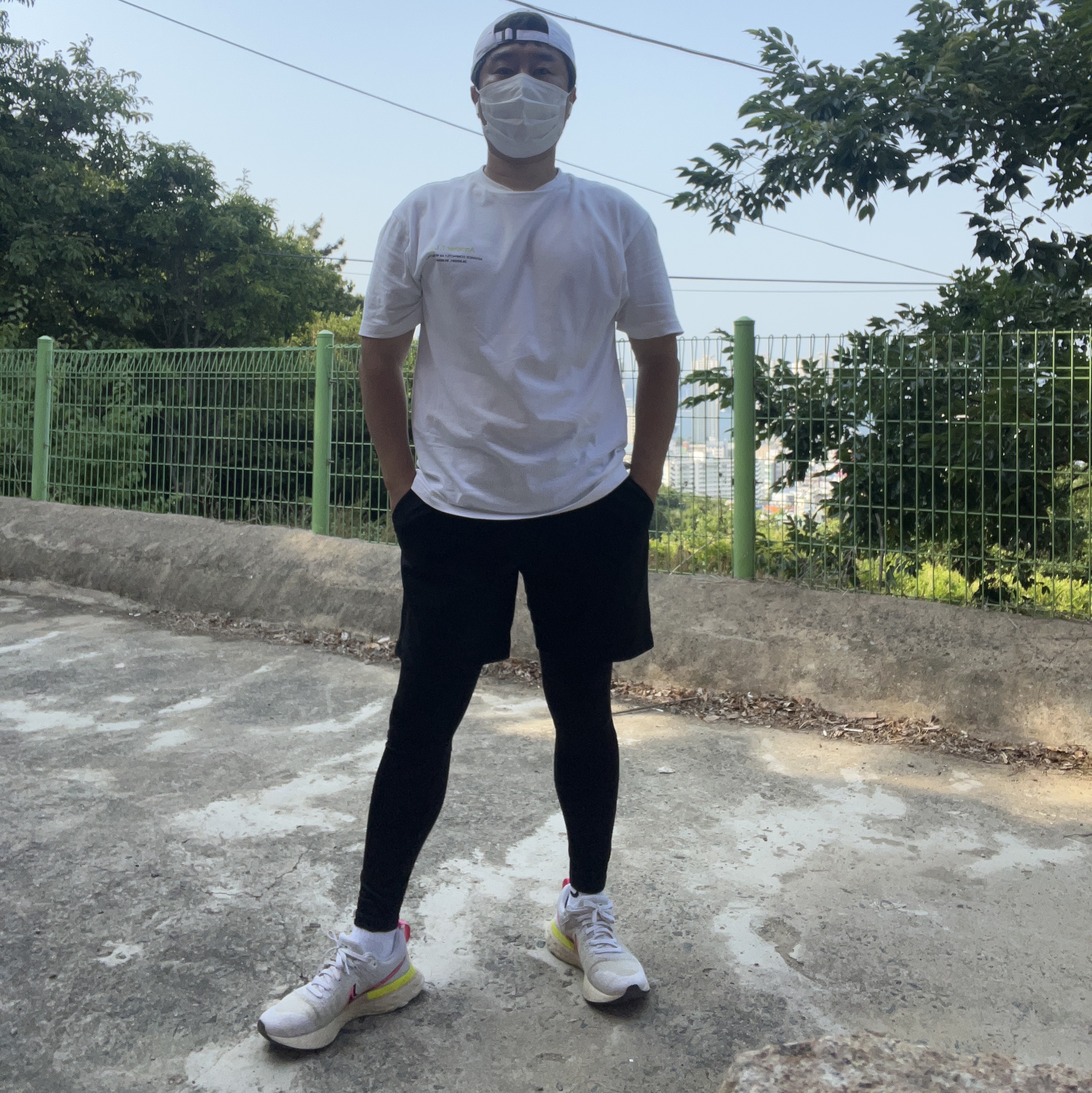 Nike React Infinity Run Flyknit 2 White Pink Blast 착용 스타일 - 1