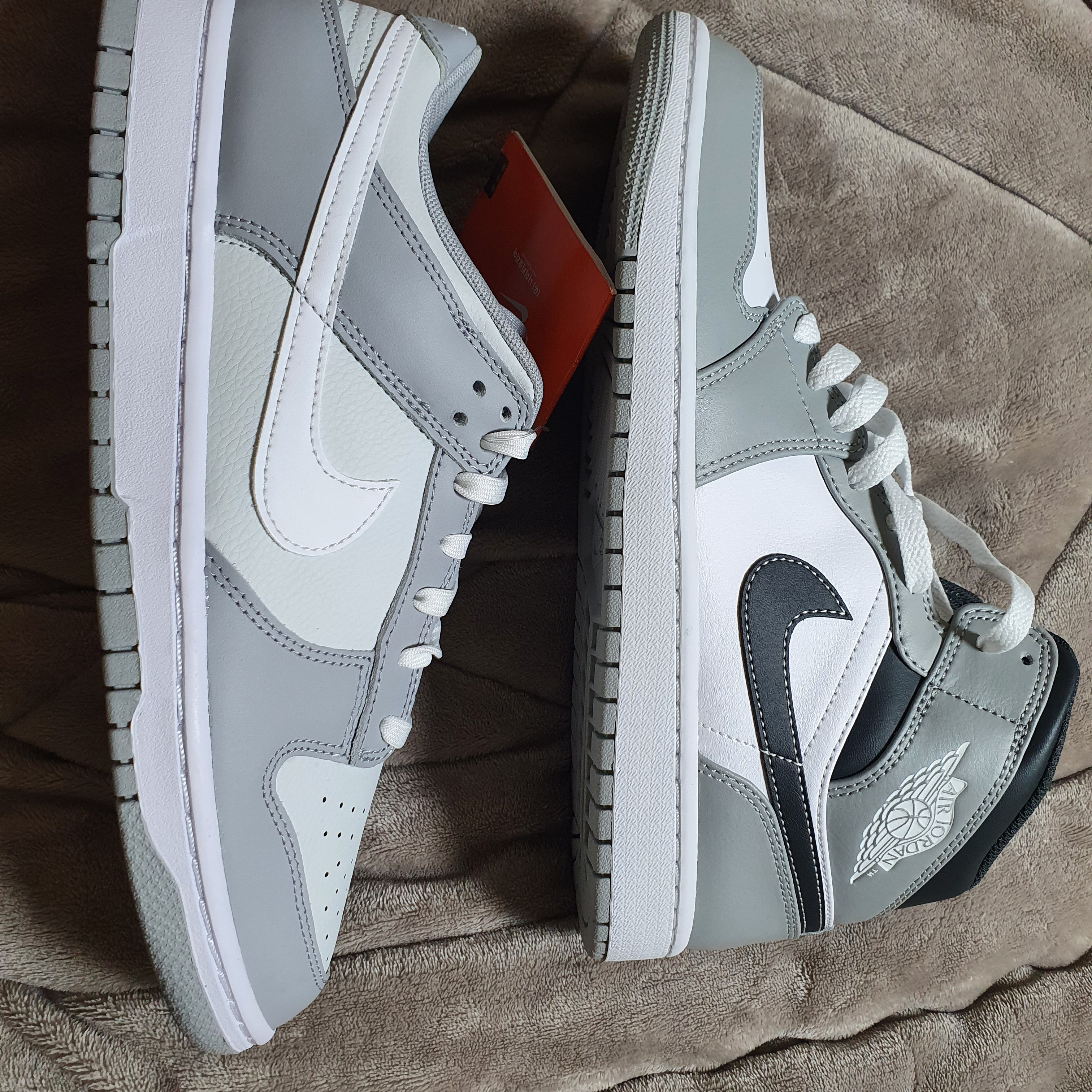 Jordan 1 Mid Light Smoke Grey Anthracite 착용 스타일 - 2