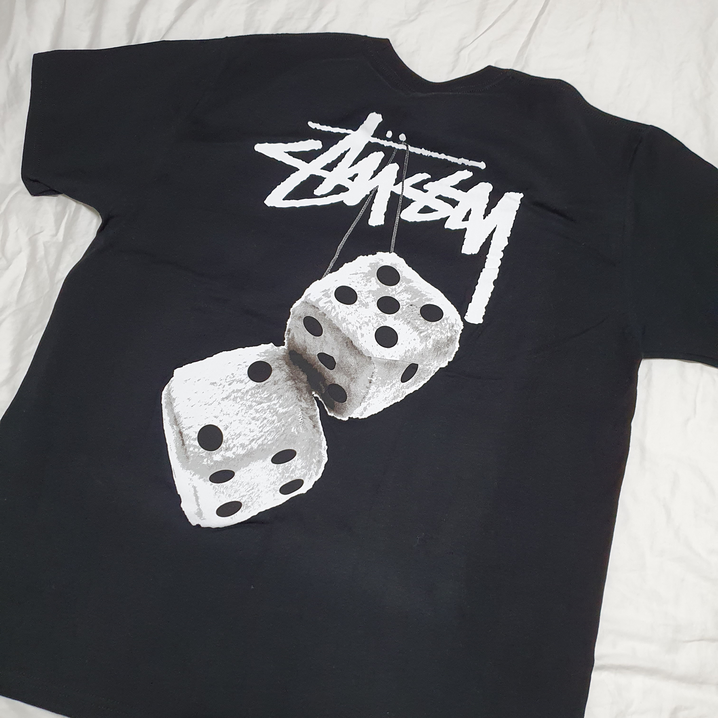 Stussy Fuzzy Dice T-Shirt Black 착용 스타일