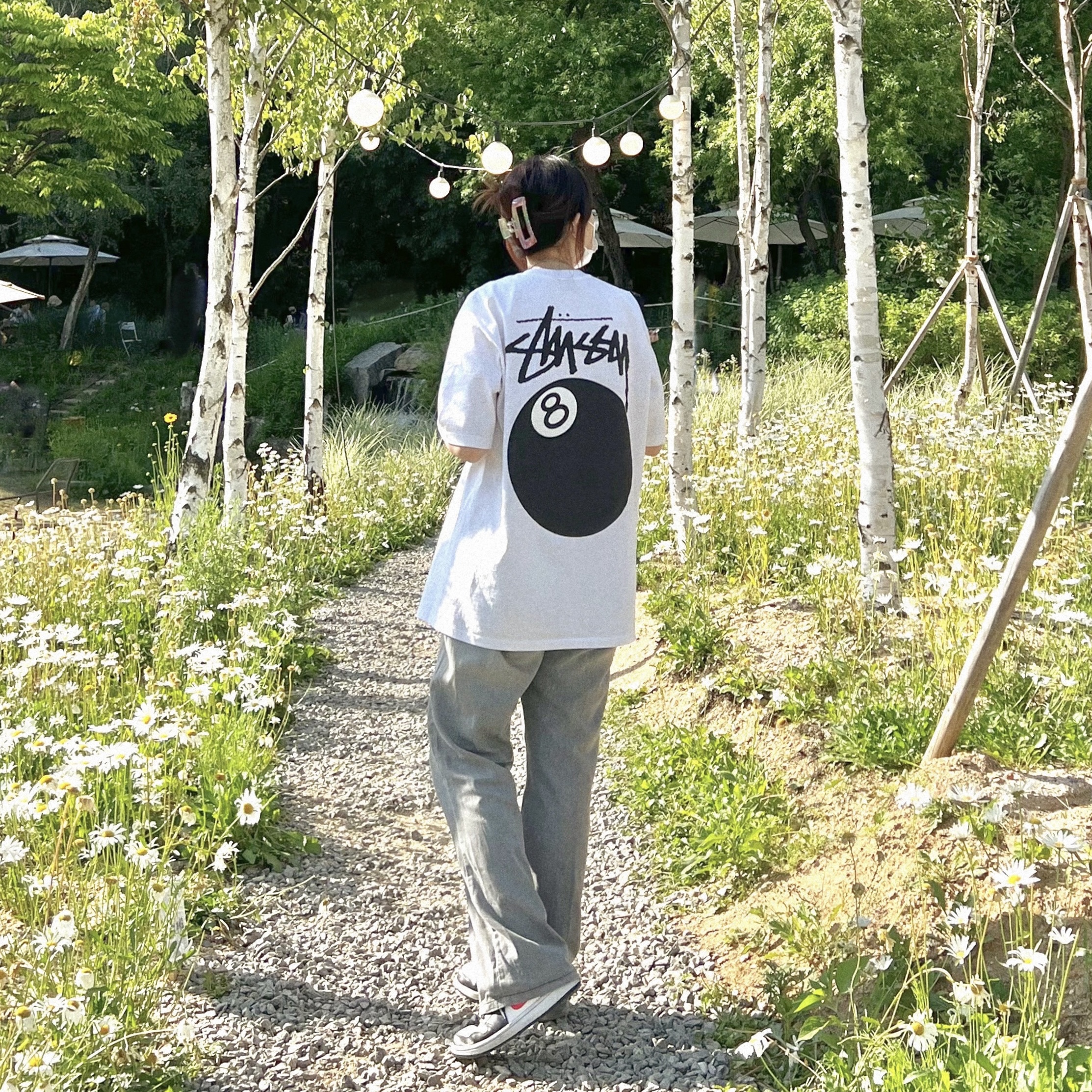 Stussy 8 Ball T-Shirt White - 22SS, (W) Jordan 1 Low Black Siren Red 착용 스타일
