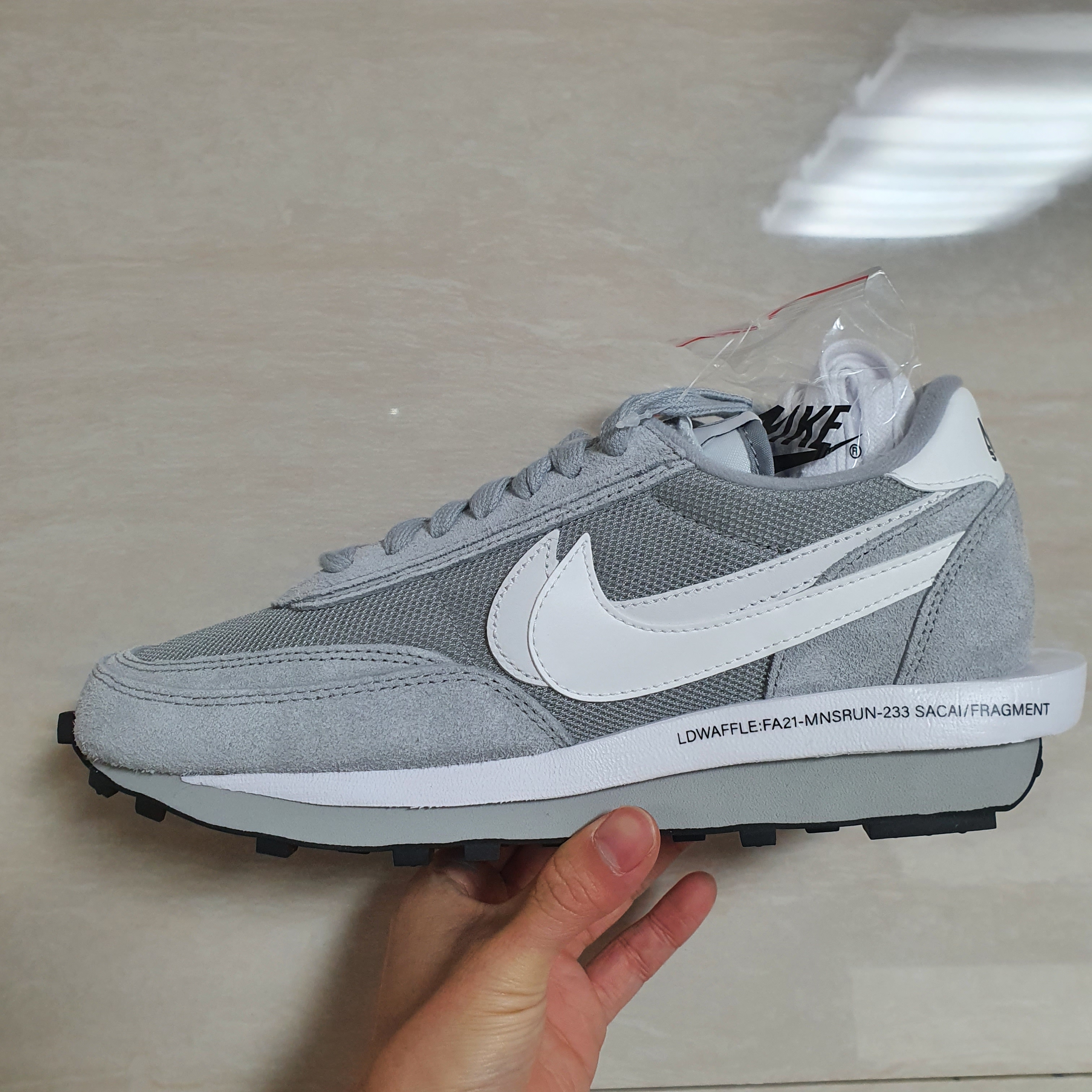 Nike x Sacai x Fragment LDWaffle Light Smoke Grey 착용 스타일