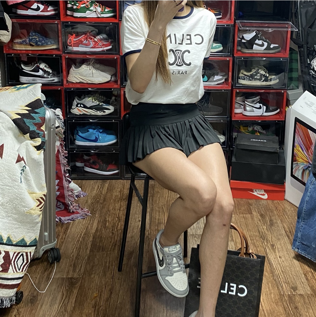 Jordan 1 x Dior Low OG, Celine Small Cabas Vertical in Triomphe Canvas Calfskin Tan 착용 스타일
