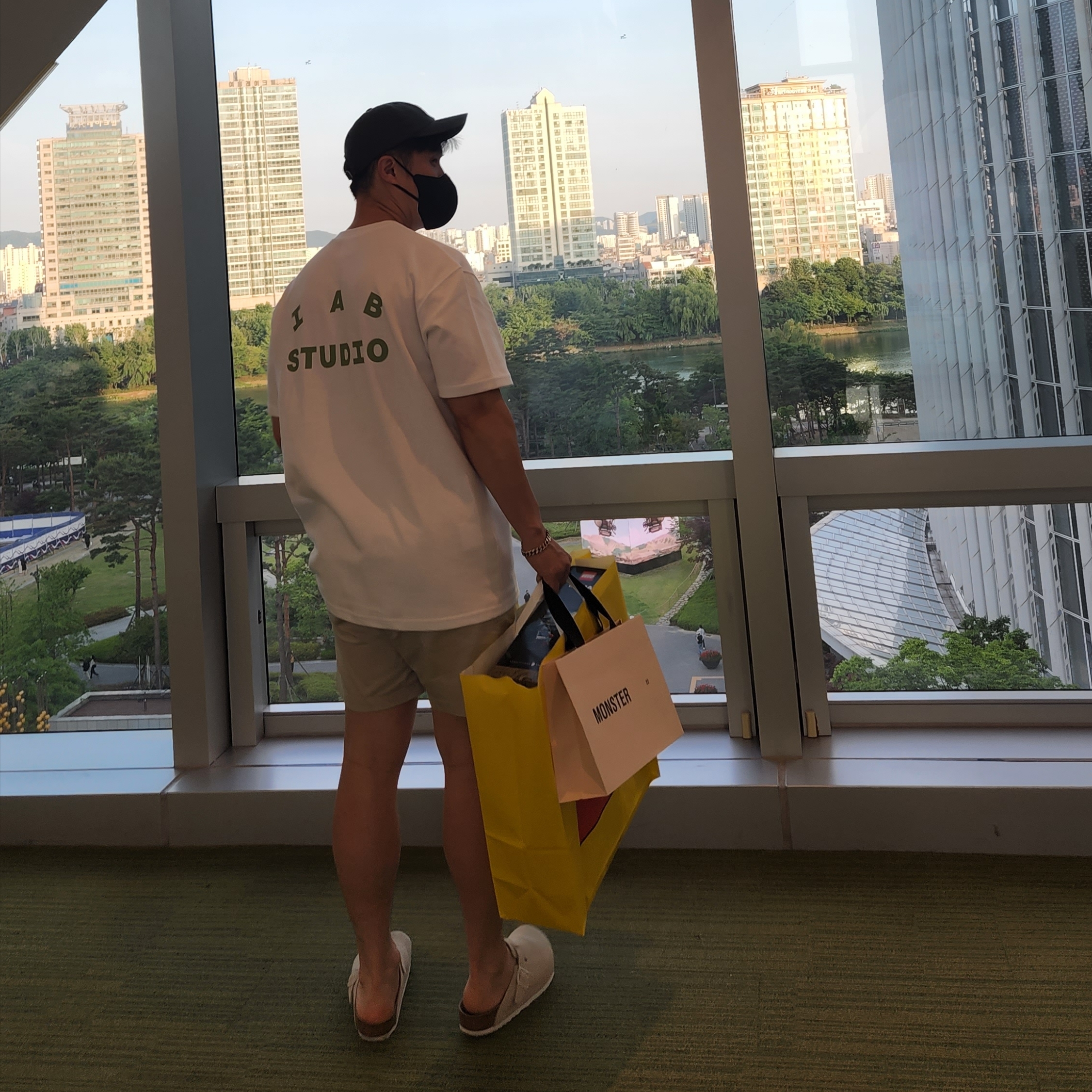 IAB Studio T-Shirt White Light Green, Palace Washed Twill P 6-Panel Green - 22SS 착용 스타일 - 1