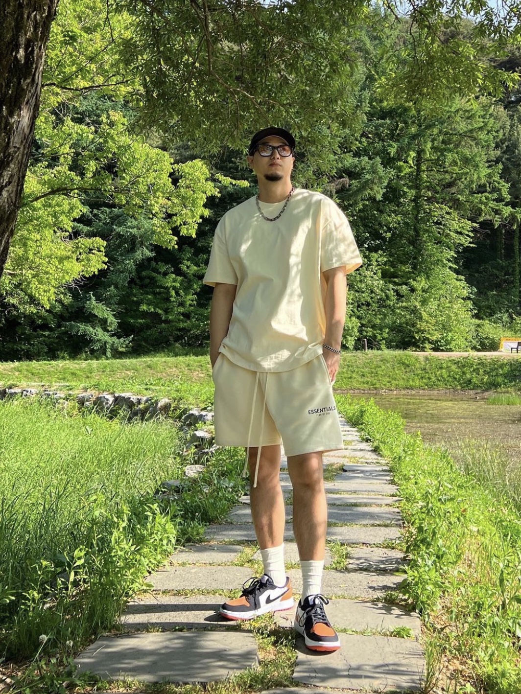 Jordan 1 Low Golf Starfish, Essentials T-Shirt Cream - 21SS 착용 스타일