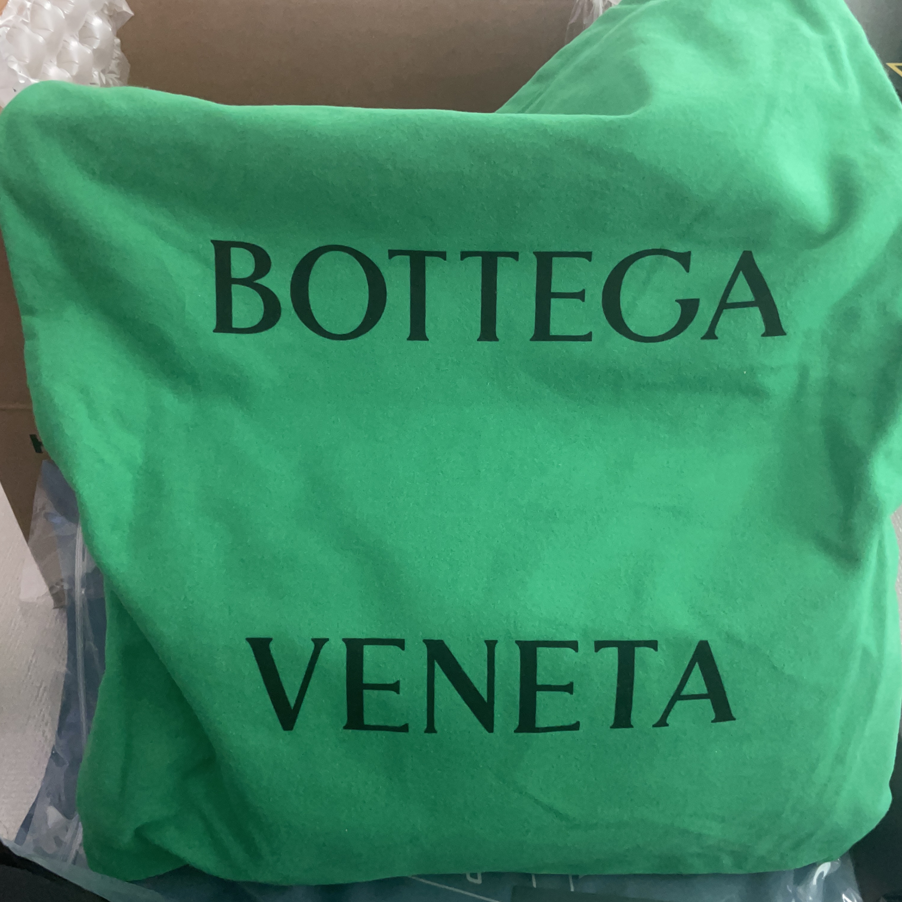Bottega Veneta Padded Tech Cassette Thunder 착용 스타일 - 2
