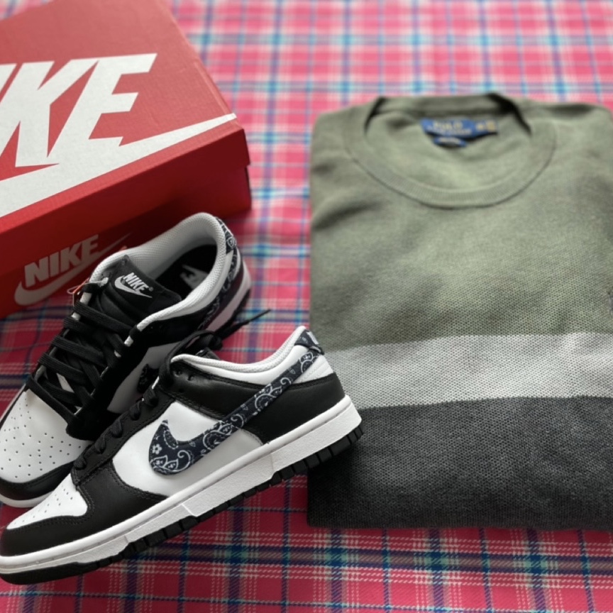 (W) Nike Dunk Low Essential Black Paisley 착용 스타일 - 1
