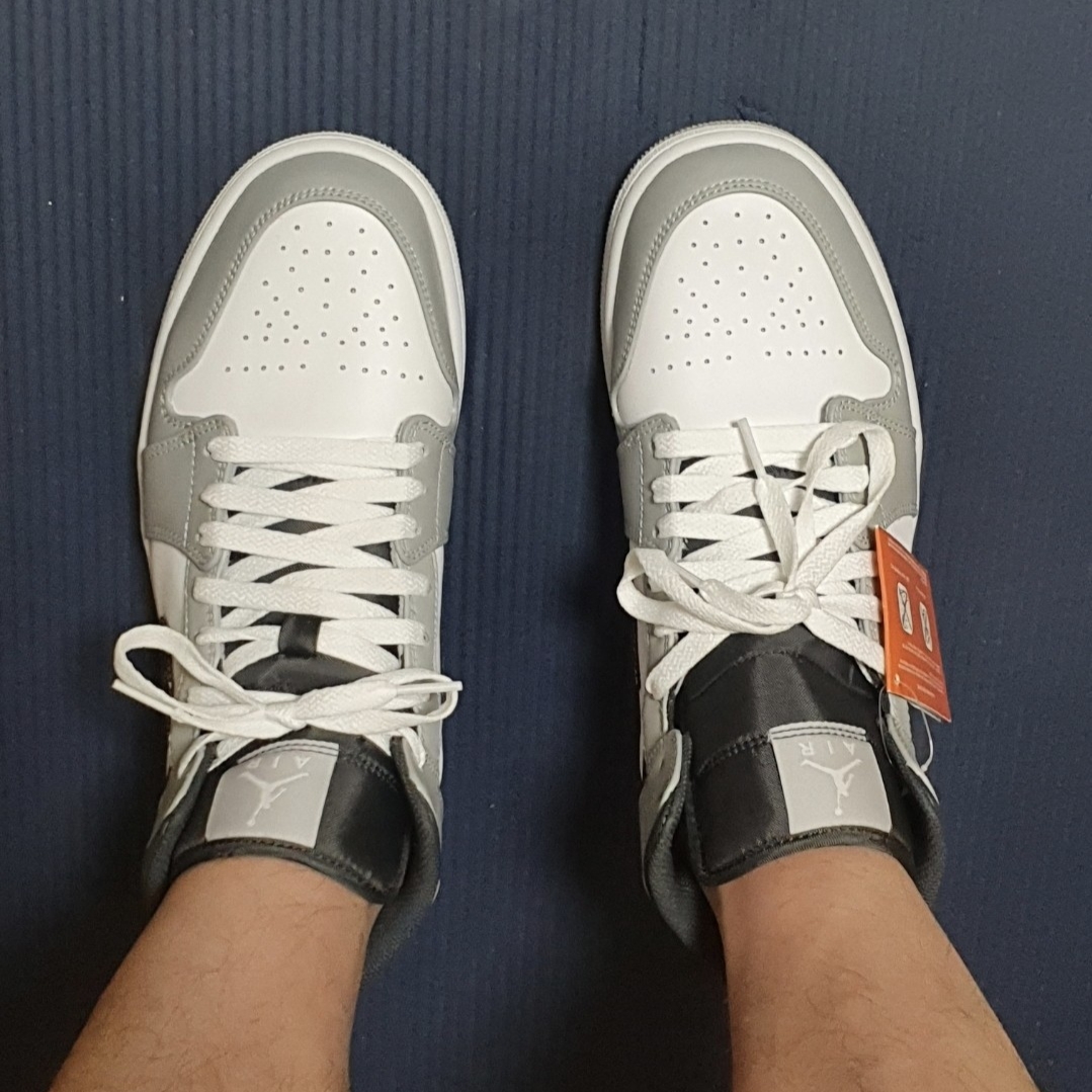 Jordan 1 Mid Light Smoke Grey Anthracite 착용 스타일 - 3
