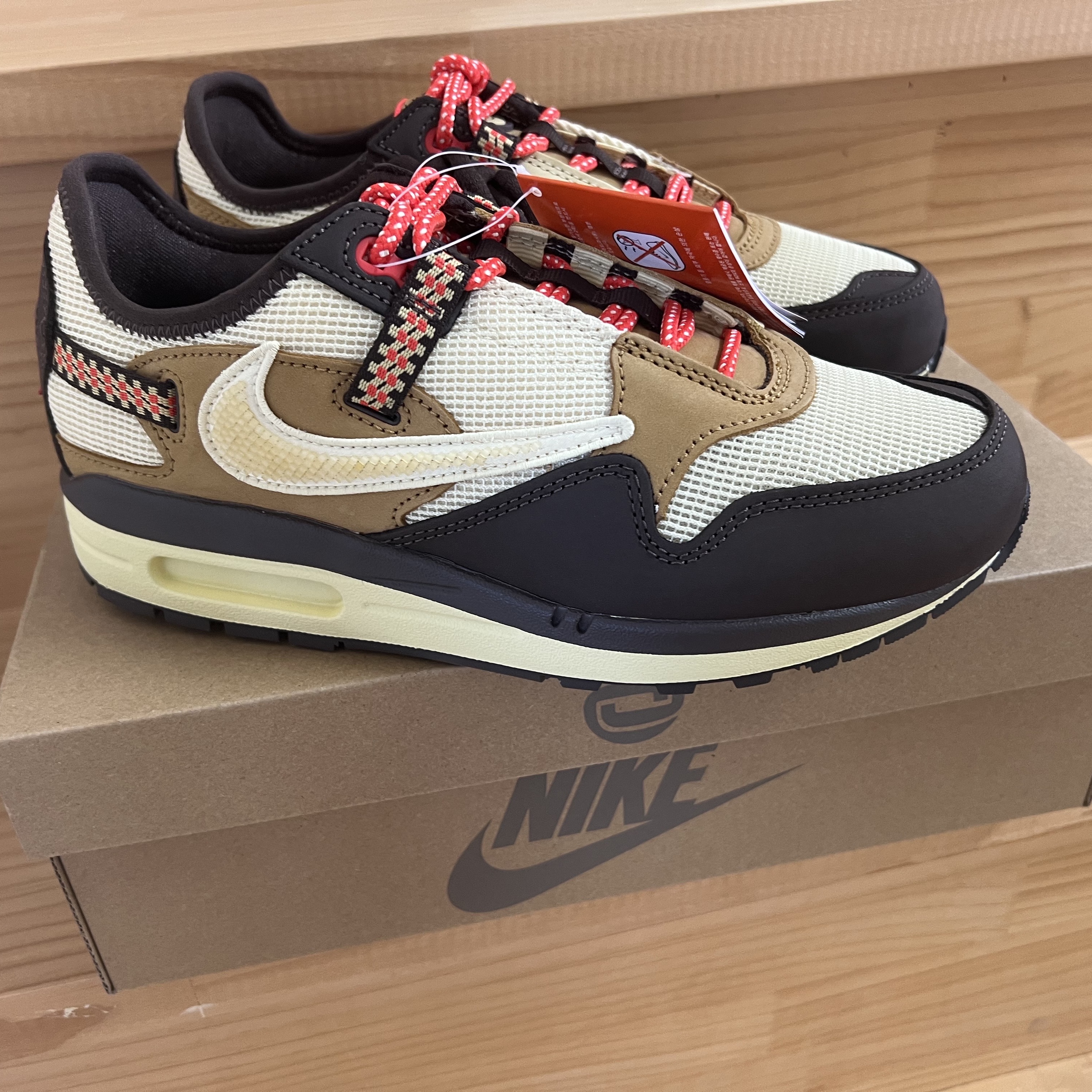 Nike x Travis Scott Air Max 1 Cact.us Brown 착용 스타일