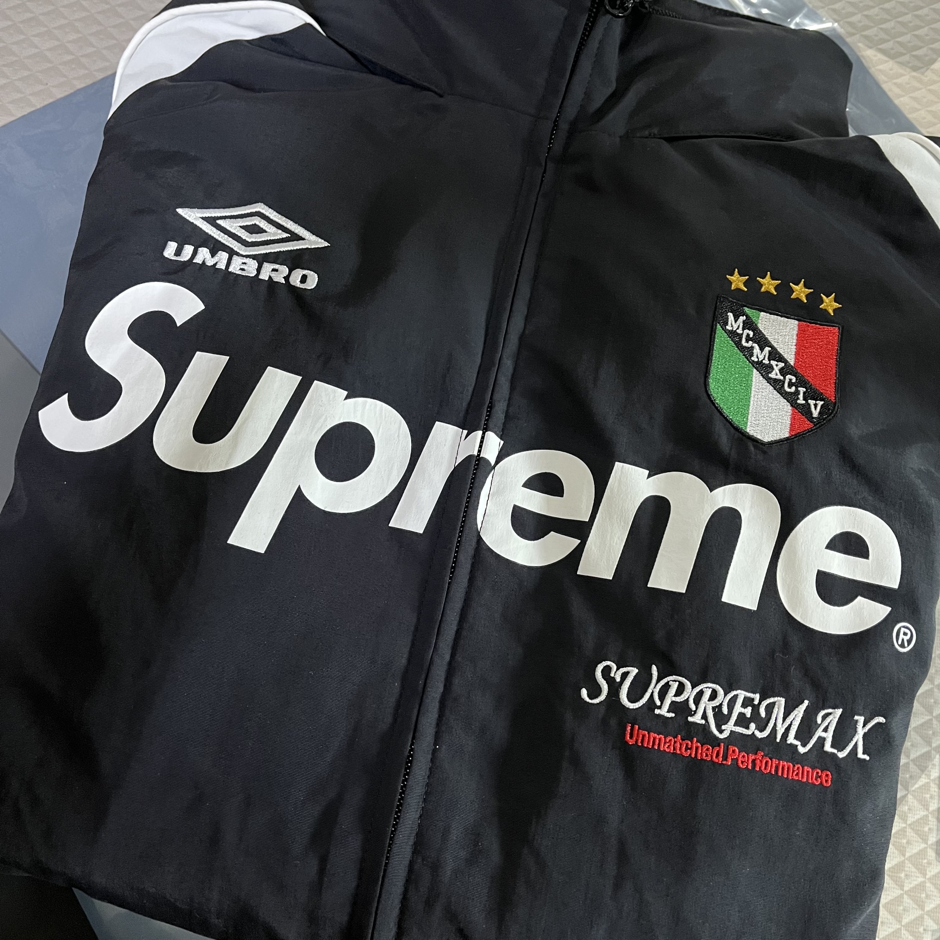 Supreme x Umbro Track Jacket Black - 22SS 착용 스타일 - 1