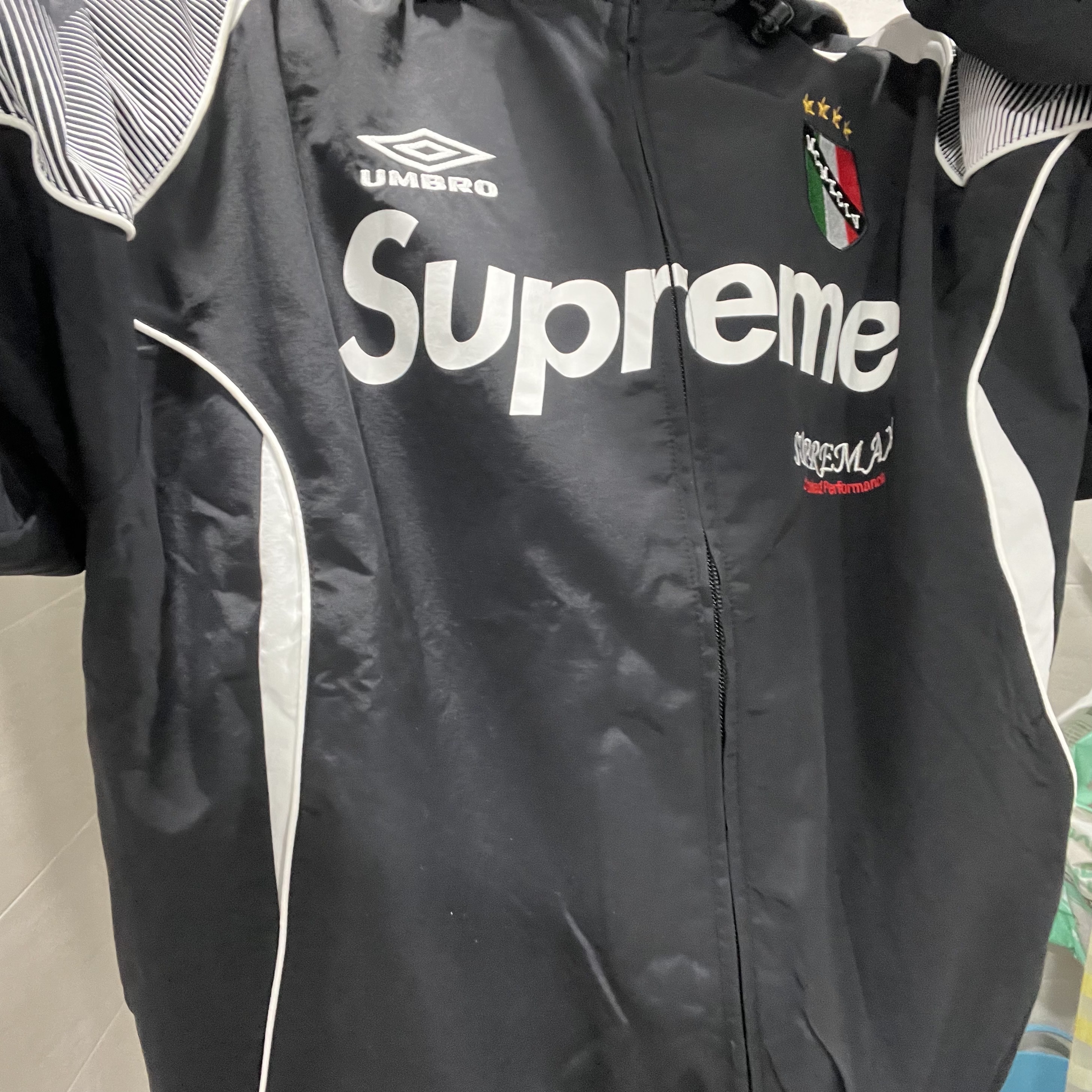 Supreme x Umbro Track Jacket Black - 22SS 착용 스타일 - 2
