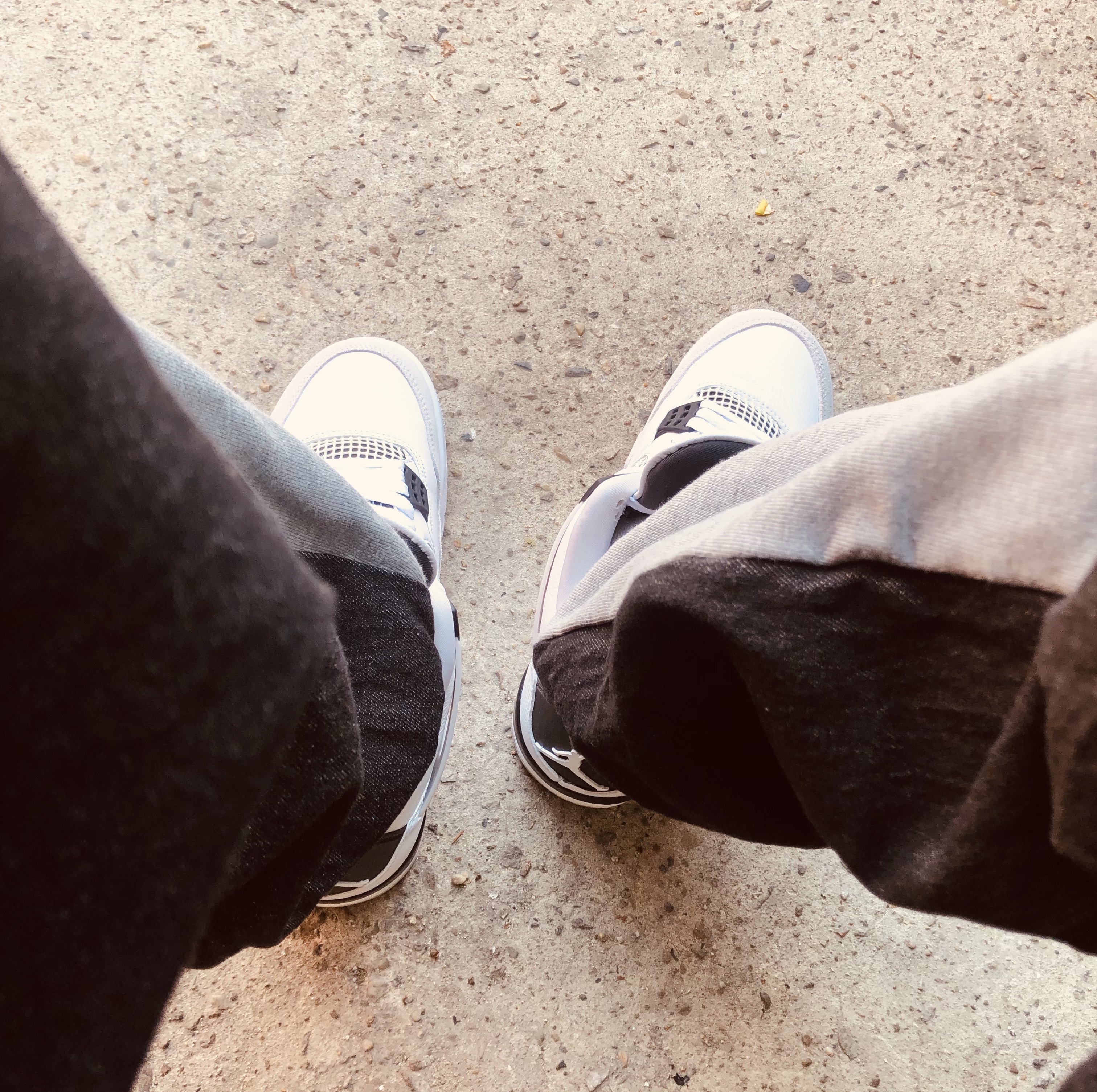 Jordan 4 Retro White and Black 착용 스타일
