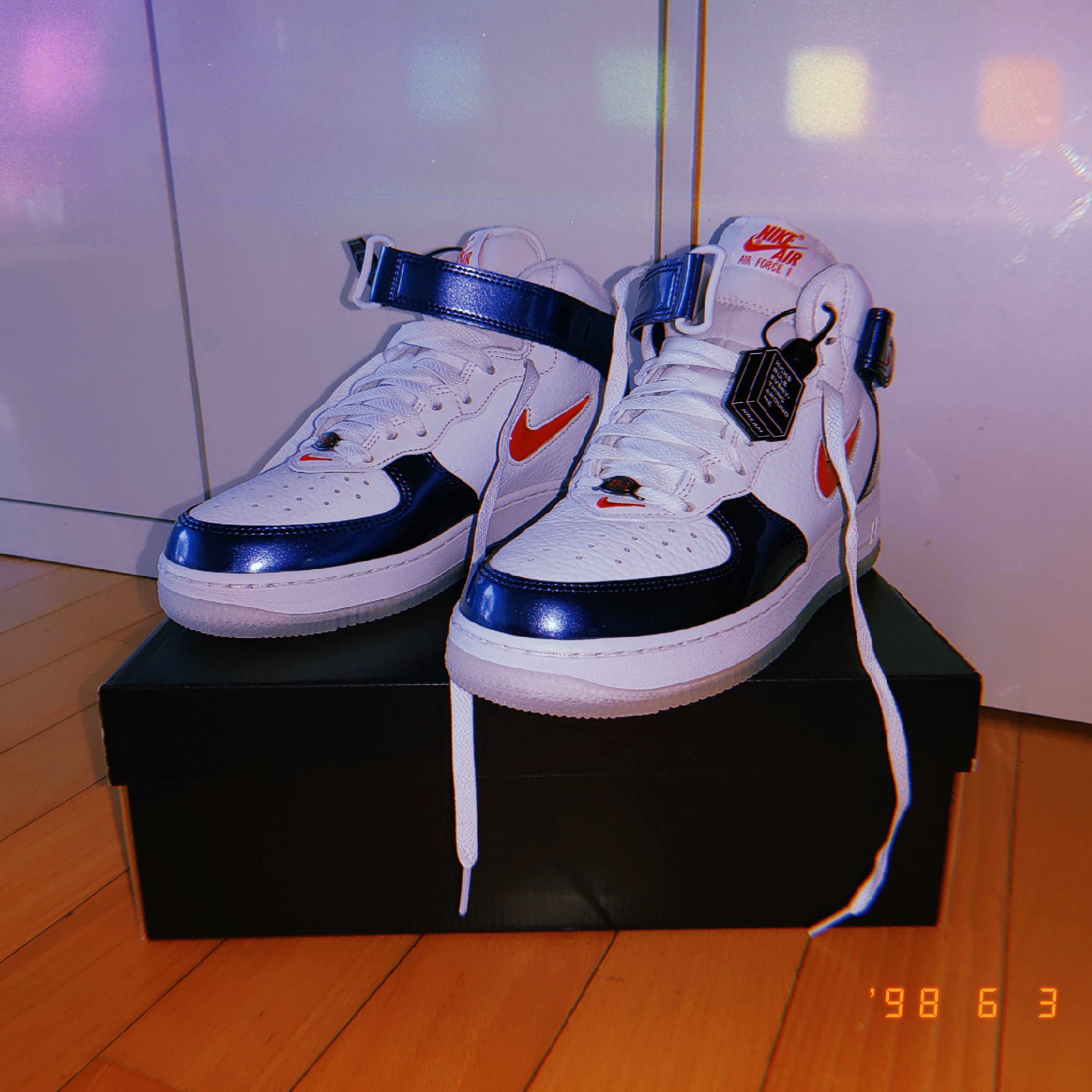 Nike Air Force 1 Mid QS University Red and Midnight Navy 착용 스타일