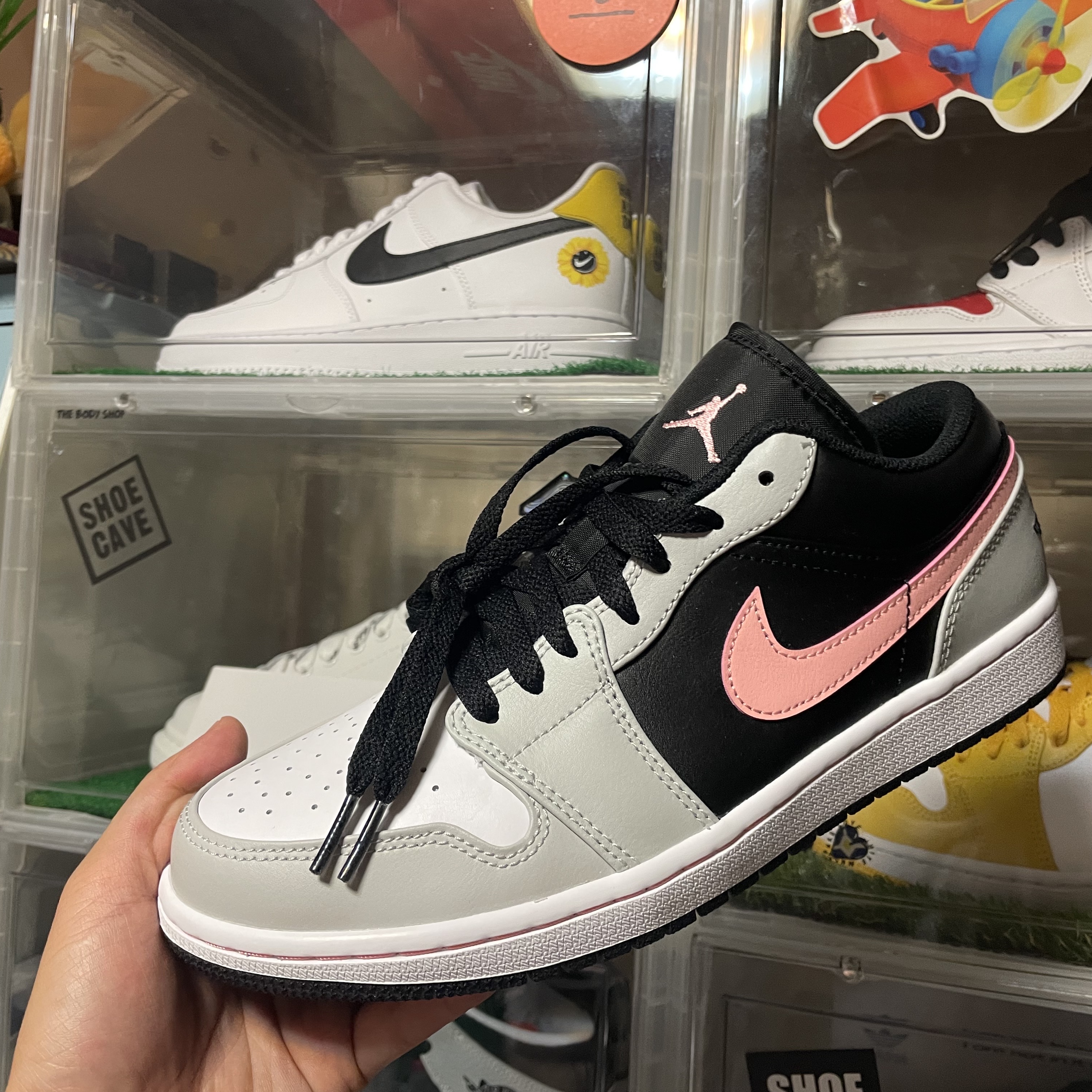 Jordan 1 Low Grey Fog Black Bleached Coral 착용 스타일 - 2
