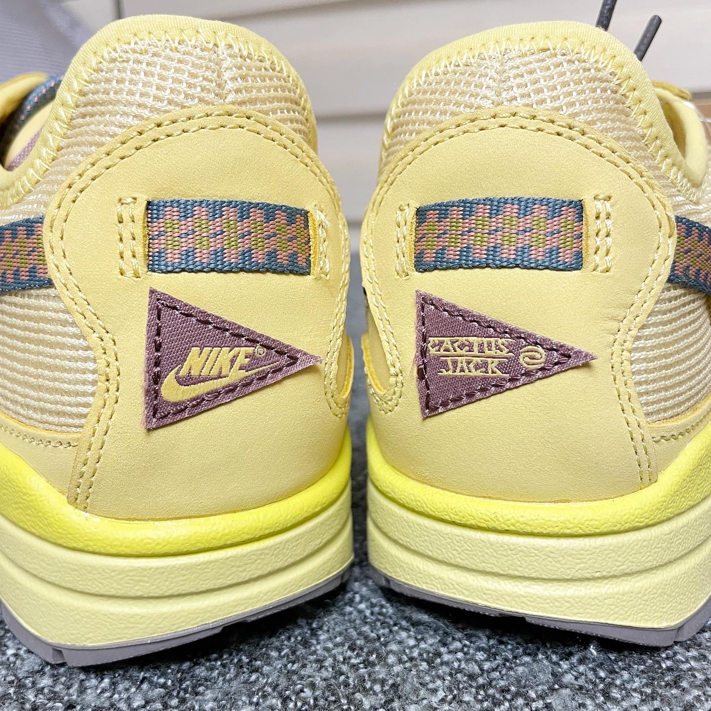 Nike x Travis Scott Air Max 1 Cact.us Gold 착용 스타일 - 4