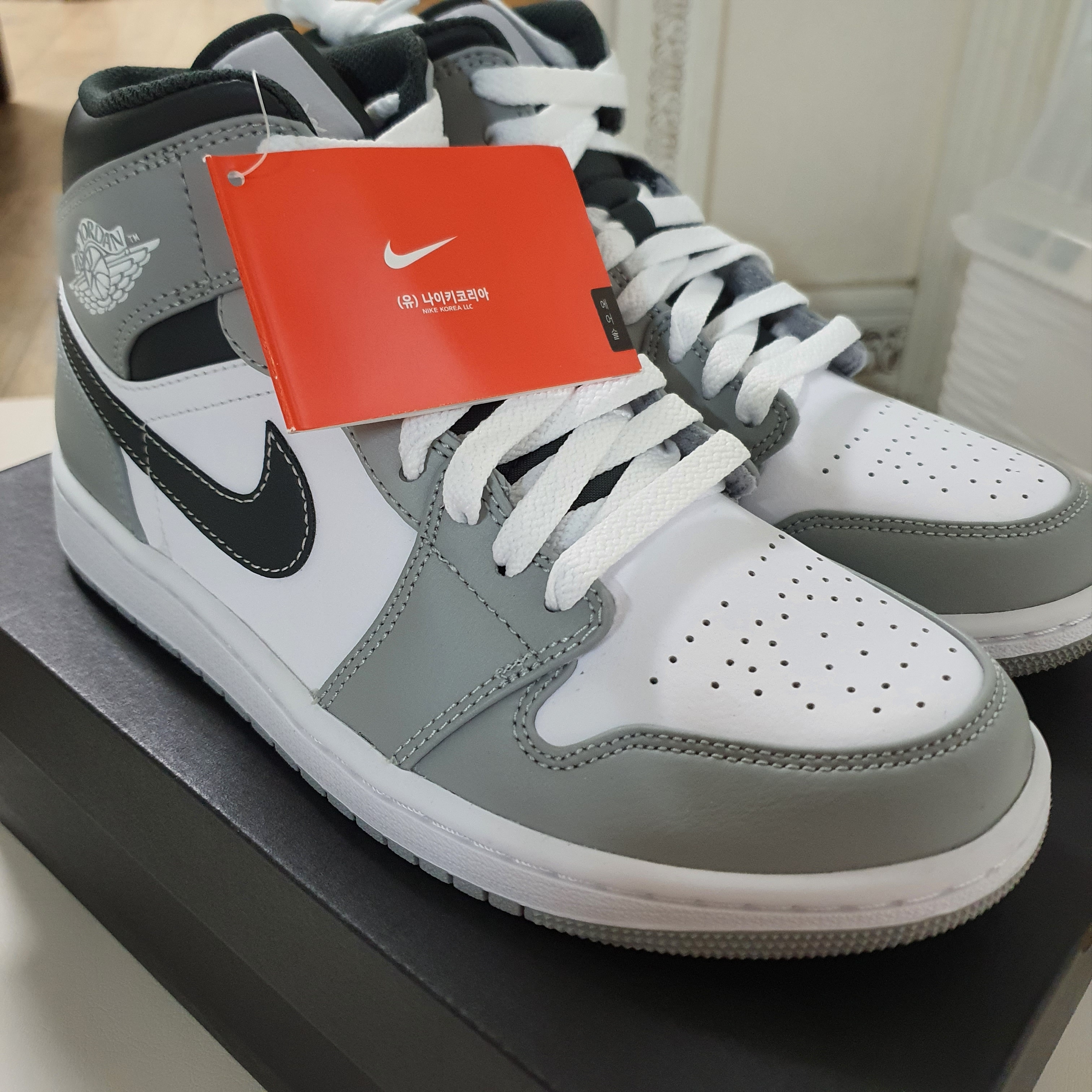 Jordan 1 Mid Light Smoke Grey Anthracite 착용 스타일