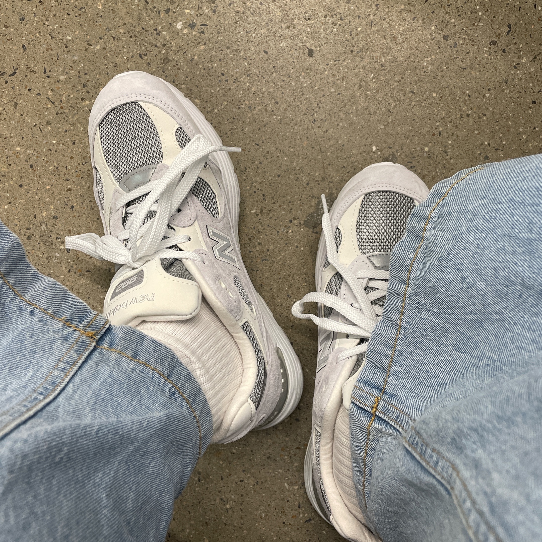 New Balance 992 Made in USA White Silver 착용 스타일
