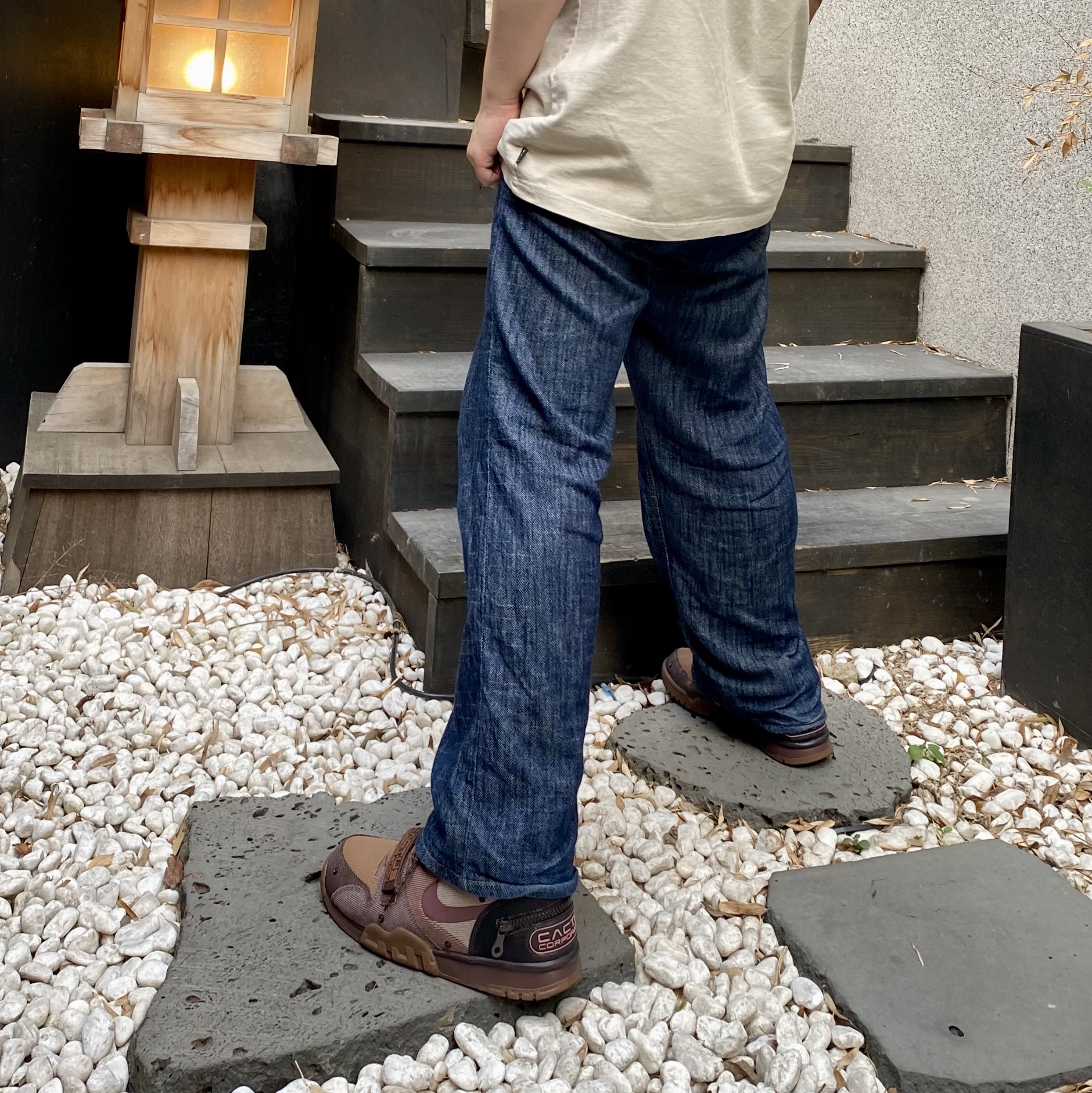 IAB Studio Pigment T-Shirt Oatmeal, Nike x Travis Scott Air Trainer 1 Archaeo Brown and Rust Pink 착용 스타일
