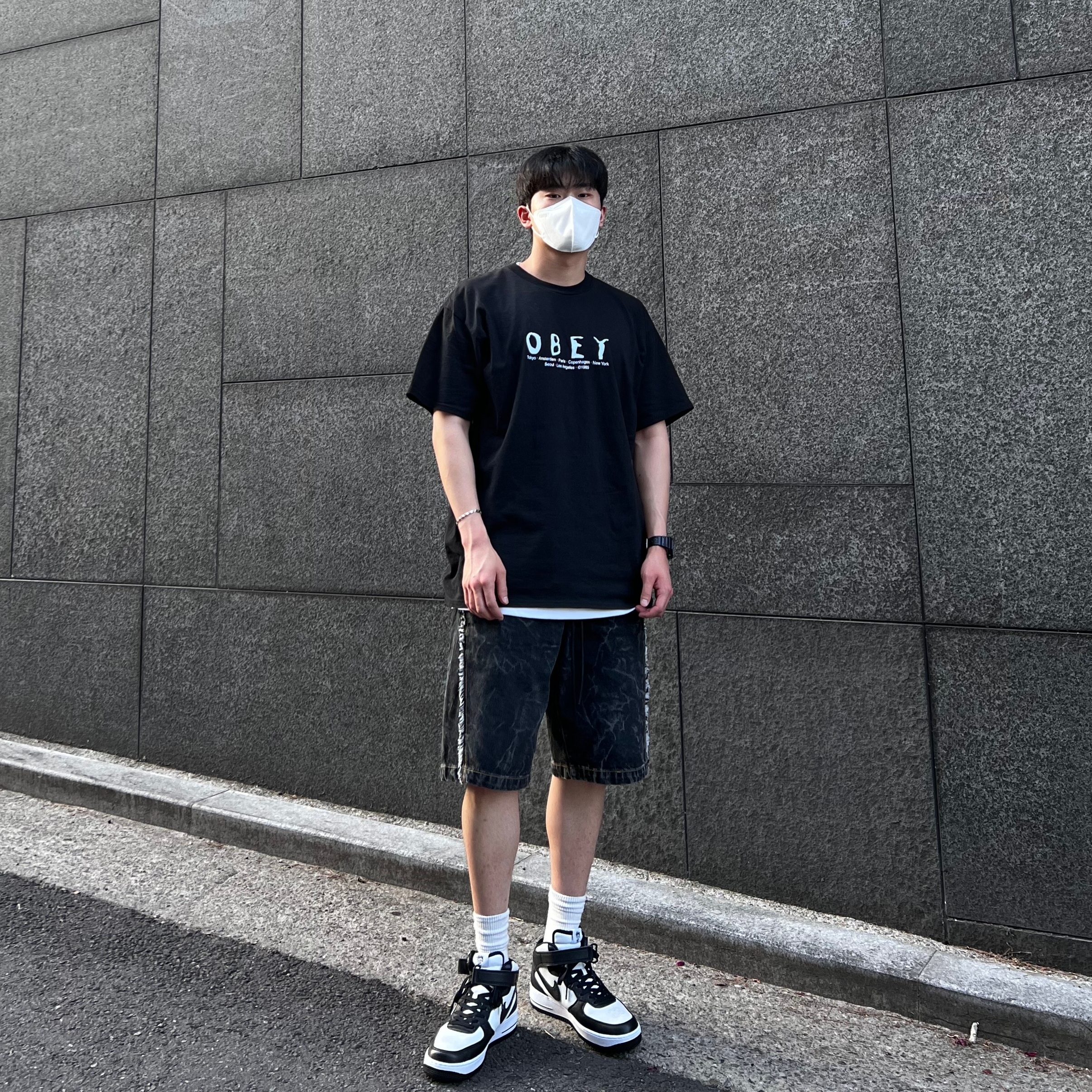Nike x Stussy Air Force 1 '07 Mid SP Black and Light Bone 착용 스타일 - 1