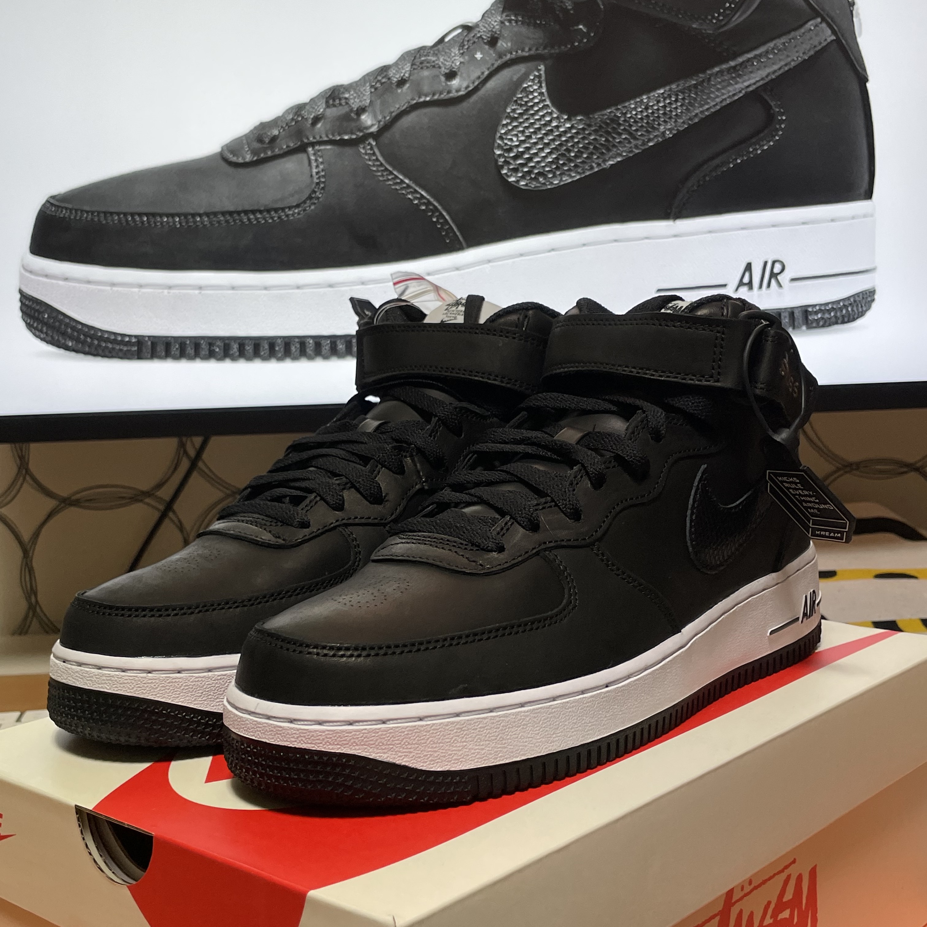 Nike x Stussy Air Force 1 '07 Mid SP Black 착용 스타일 - 3