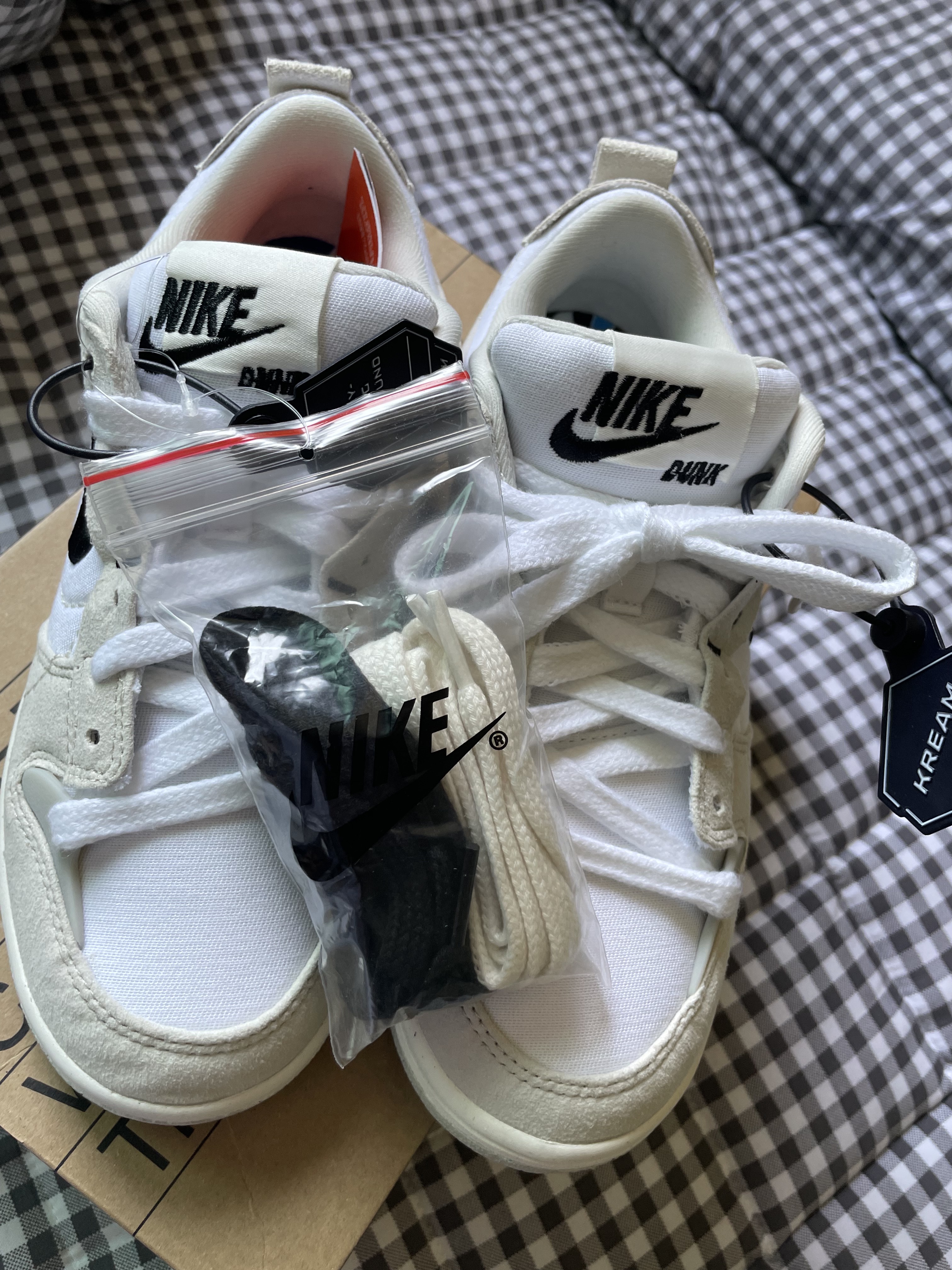 (W) Nike Dunk Low Disrupt 2 White Light Bone 착용 스타일