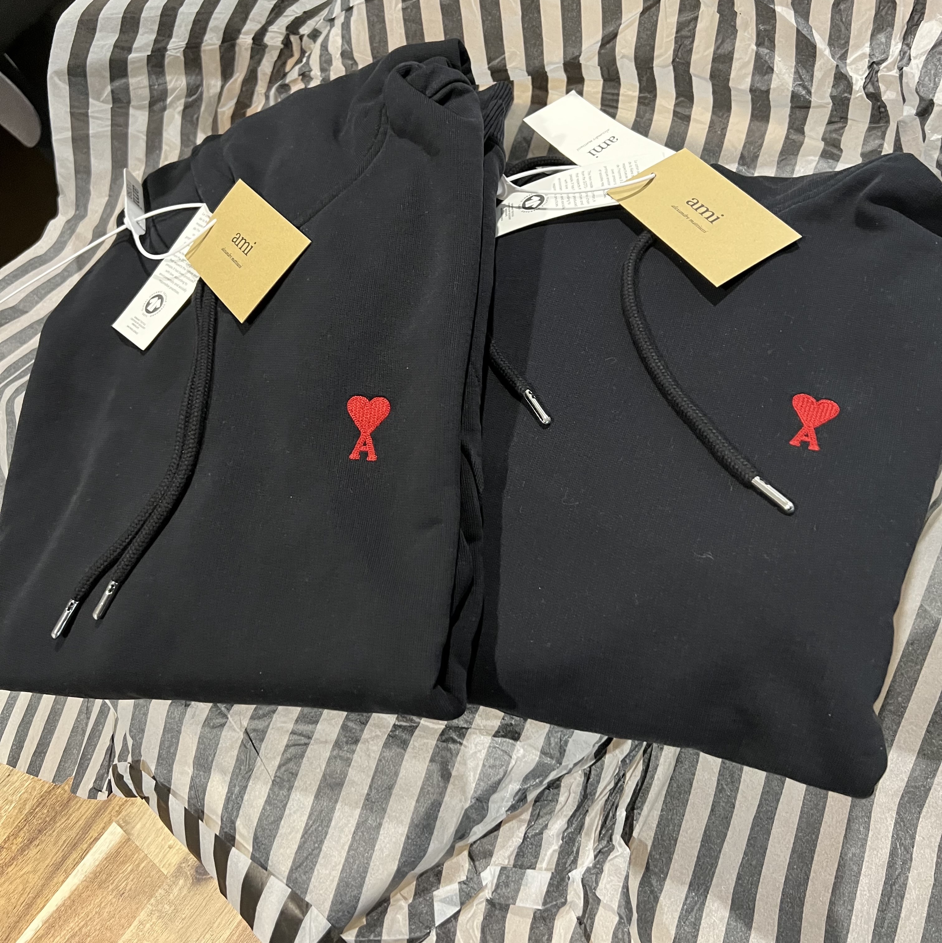 AMI de Coeur Hoodie Black - 22SS 착용 스타일 - 2