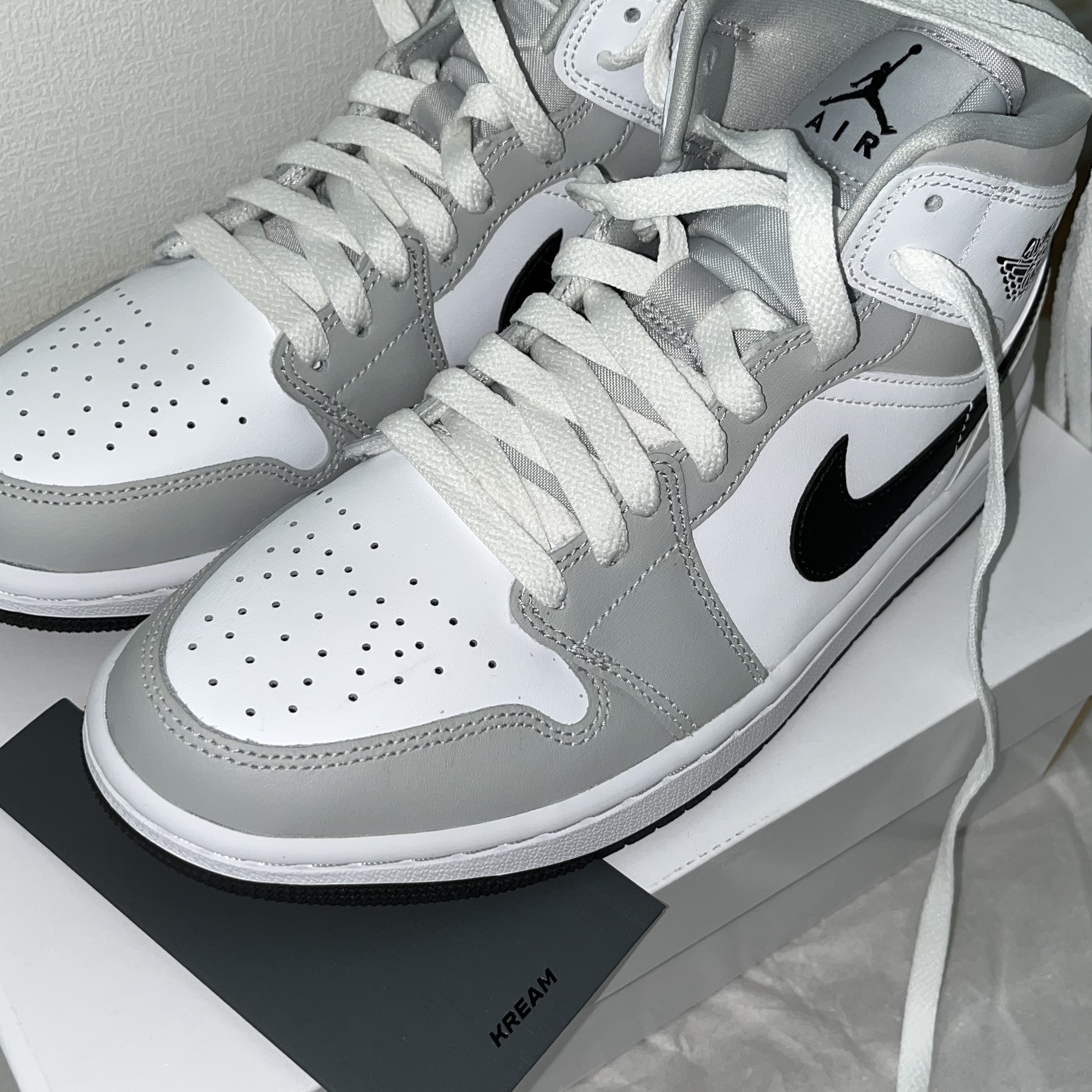 (W) Jordan 1 Mid Grey Fog 착용 스타일 - 2