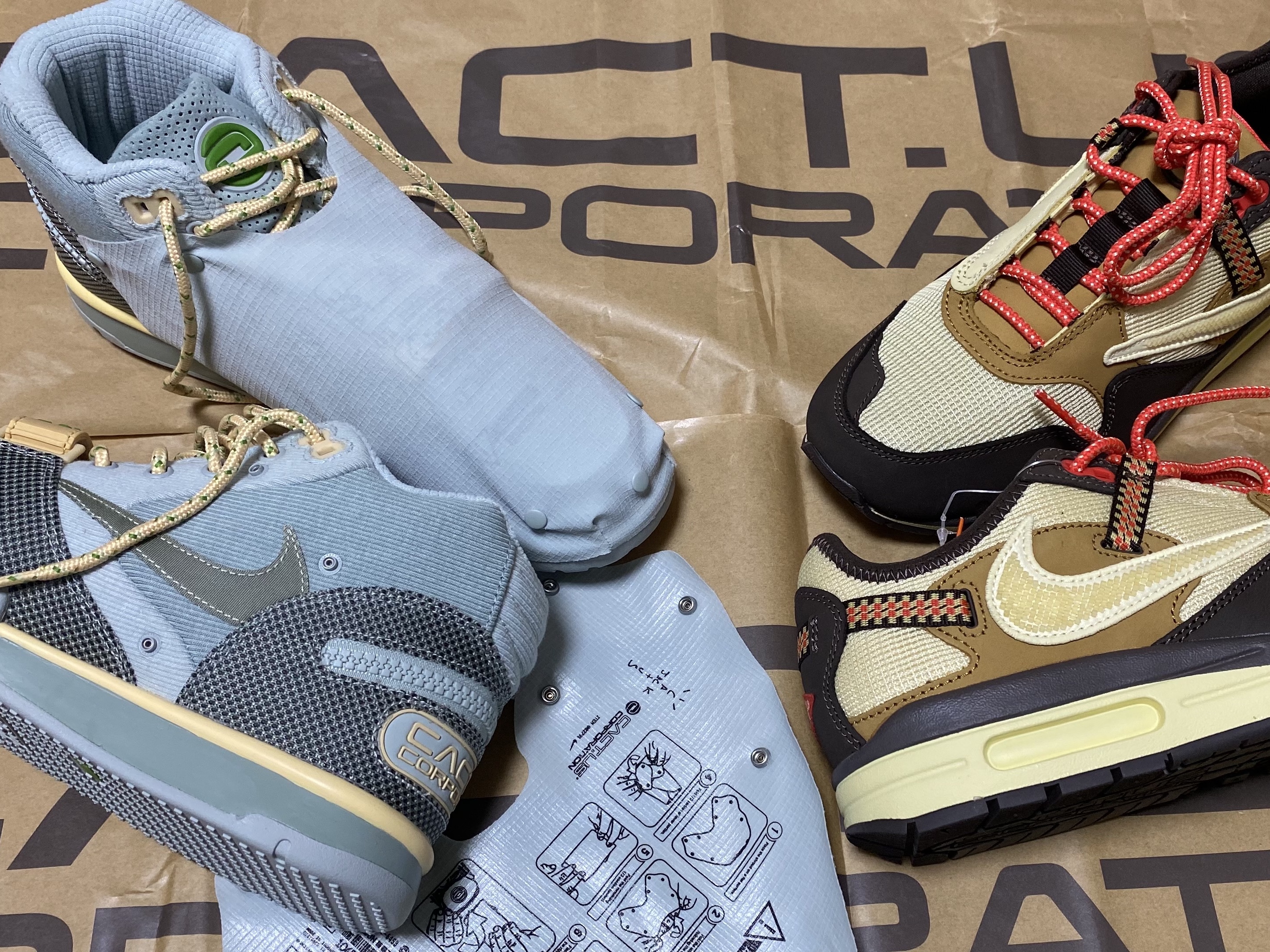 Nike x Travis Scott Nike Air Trainer 1 Grey Haze and Dusty Sage, Nike x Travis Scott Air Max 1 Cact.us Brown 착용 스타일