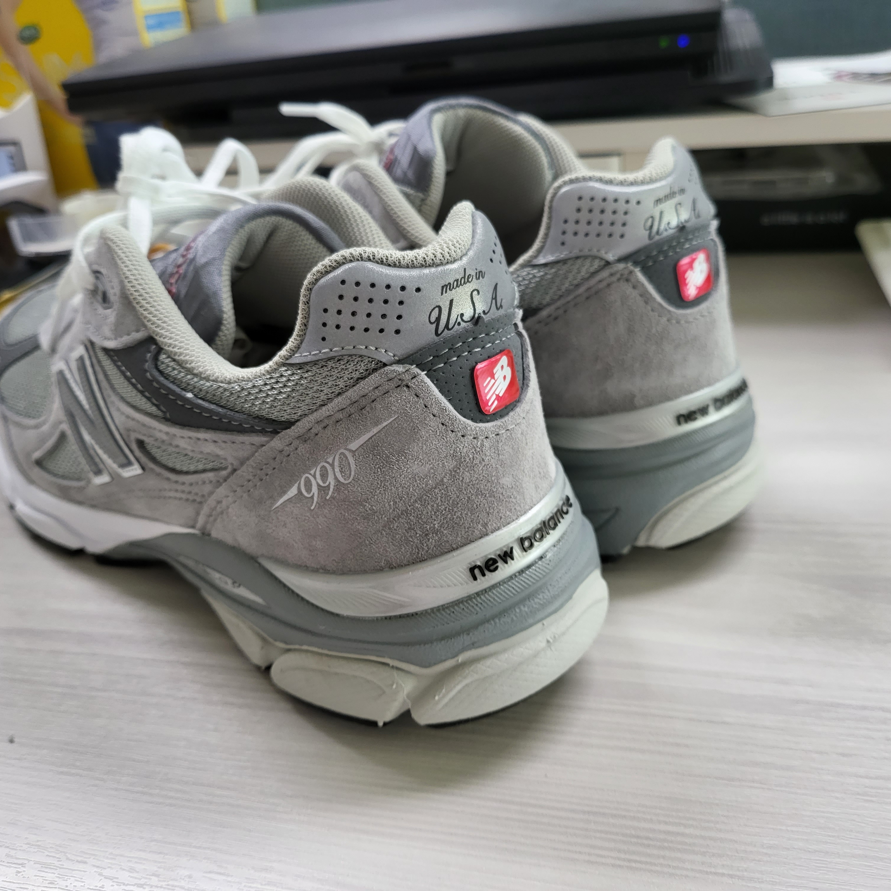 New Balance 990v3 Made in USA Grey - D Standard 착용 스타일 - 3