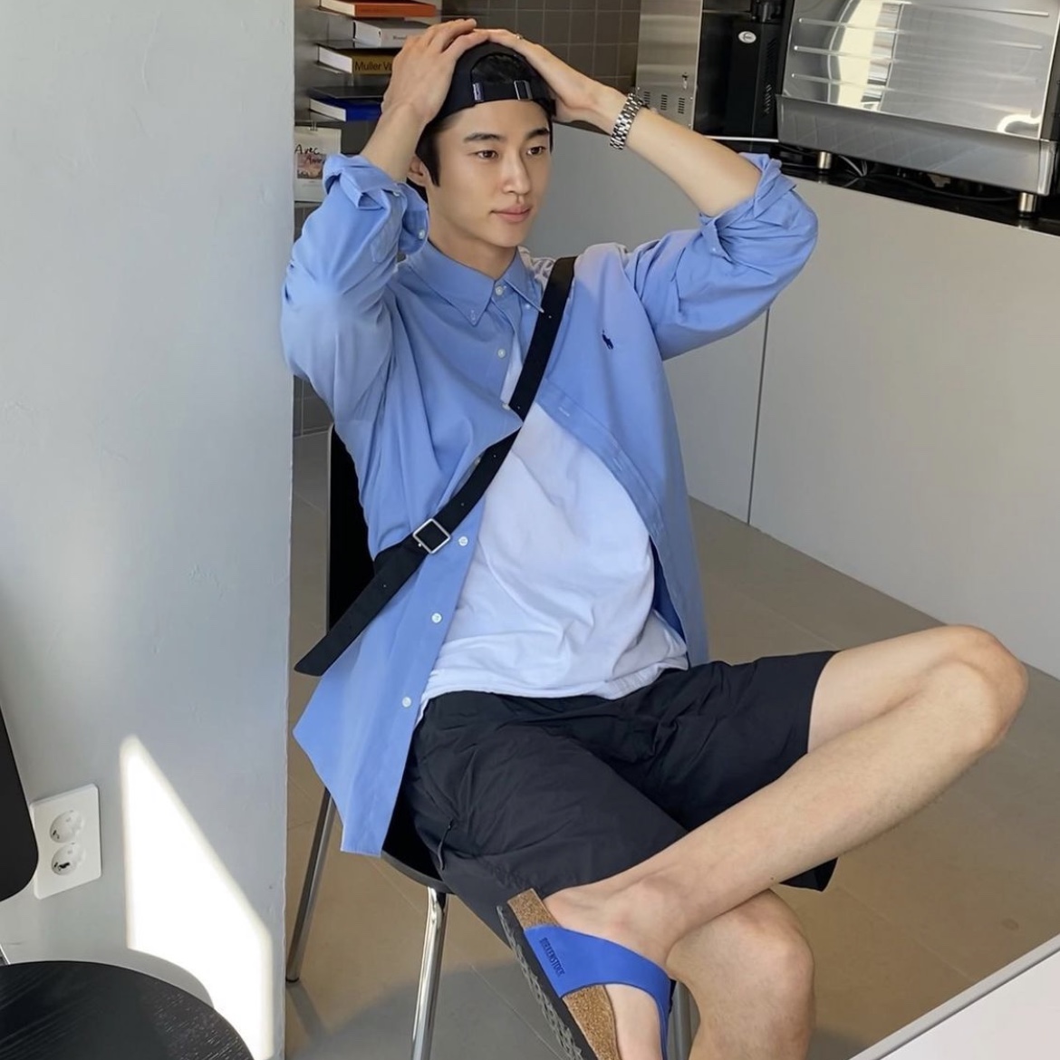 Birkenstock x Ader Error Gizeh Tech Ultra Blue 착용 스타일 - 3
