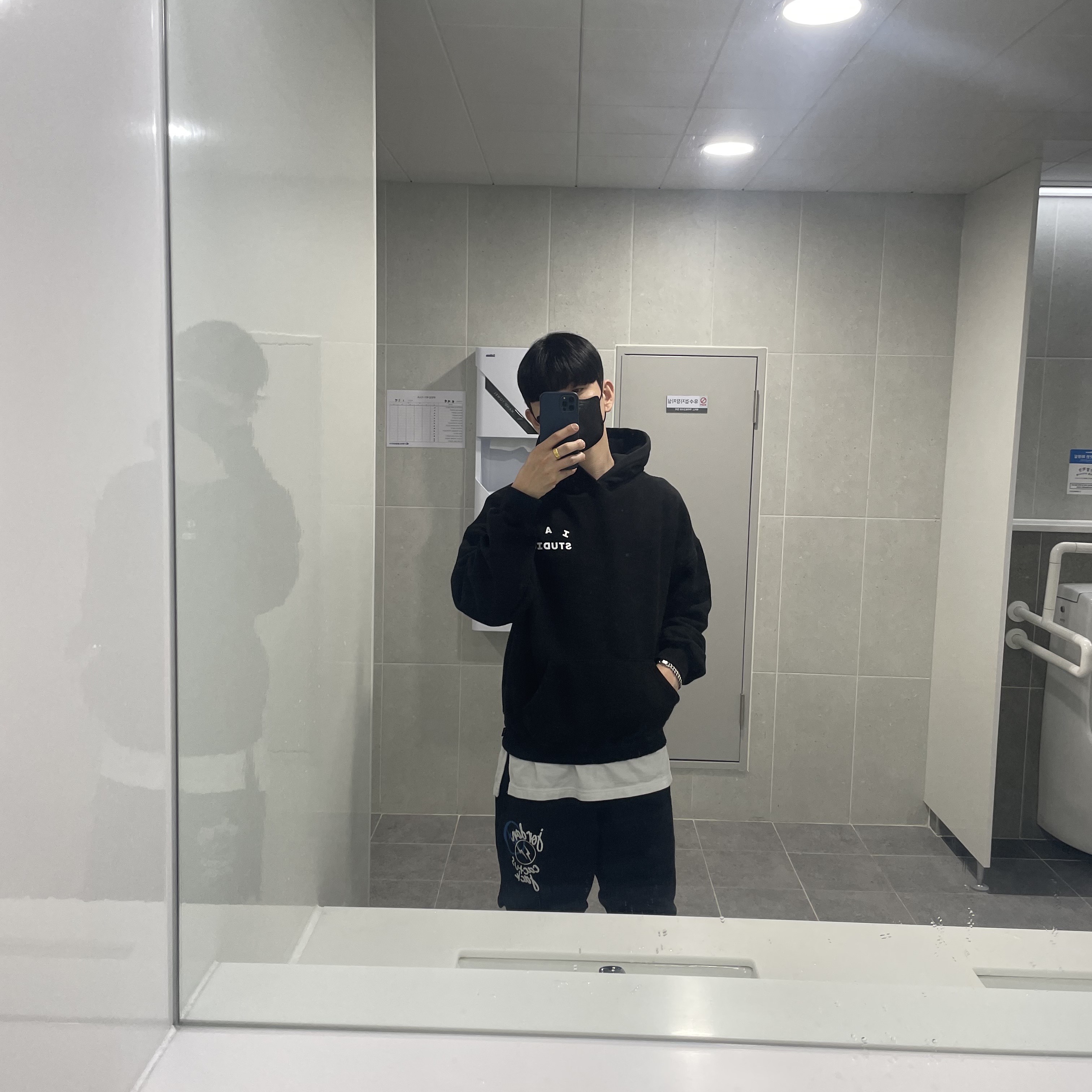 Jordan 1 x Travis Scott x Fragment Retro Low OG SP Military Blue, IAB Studio Hoodie Black White 착용 스타일