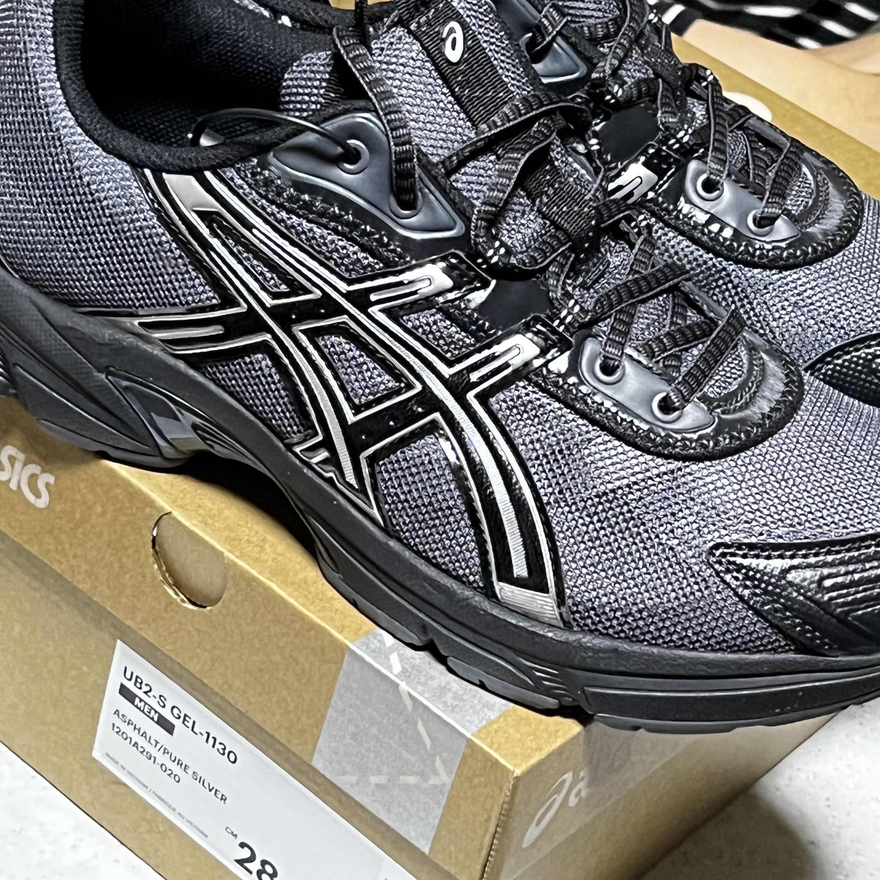 Asics UB2-S Gel-1130 Asphalt Pure Silver 착용 스타일