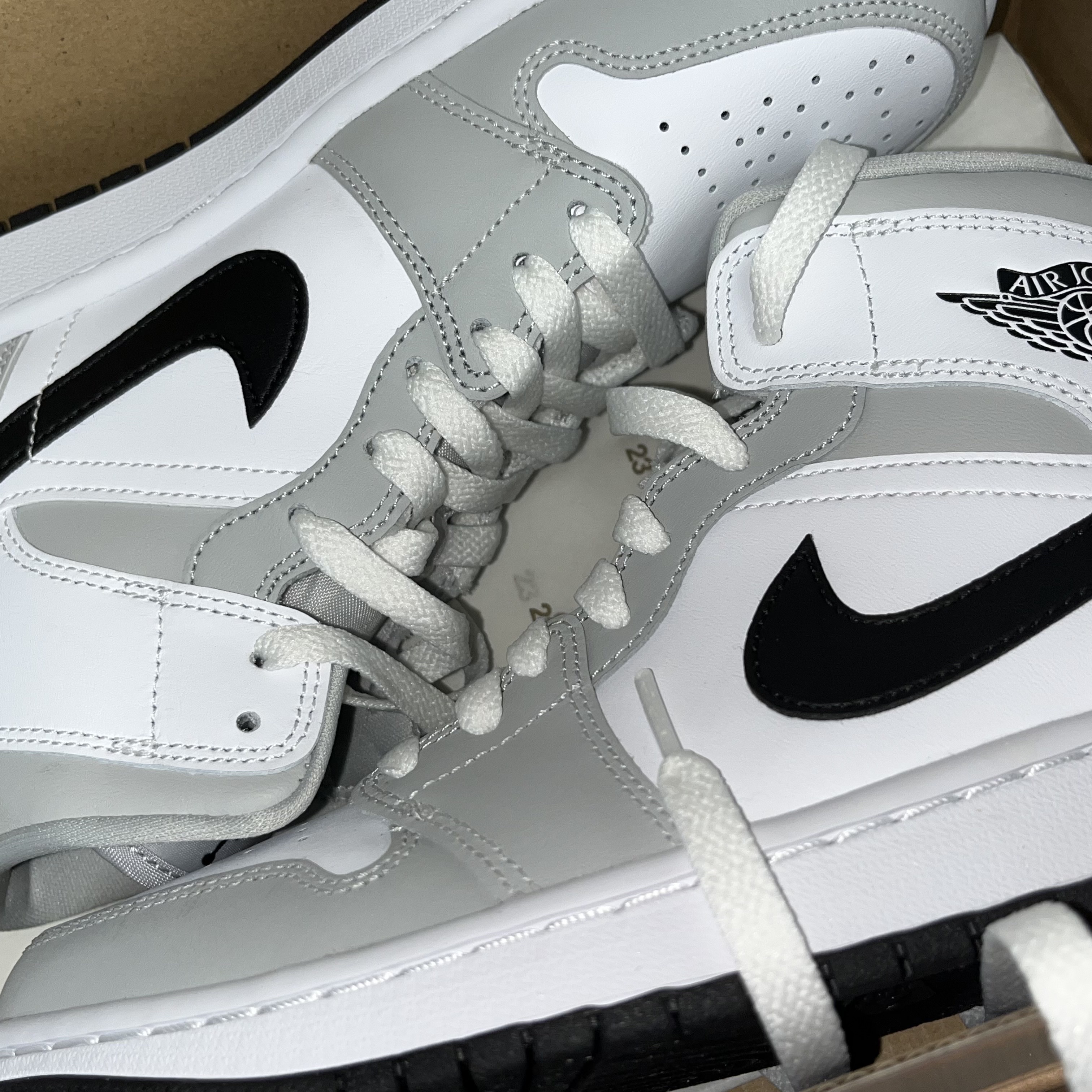 (W) Jordan 1 Mid Grey Fog 착용 스타일 - 1