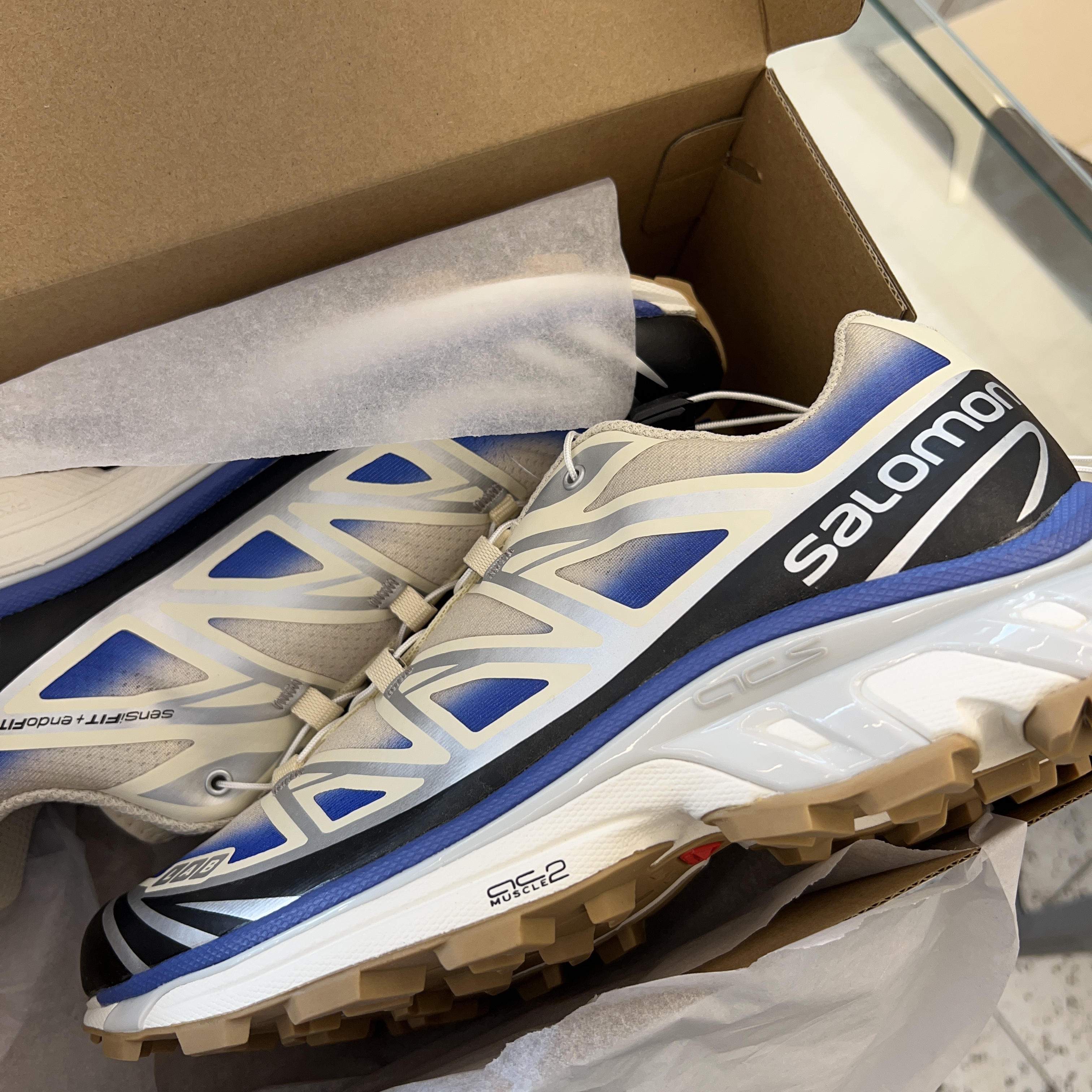 Salomon XT-6 Skyline Bleached Sand Dazzling Blue 착용 스타일