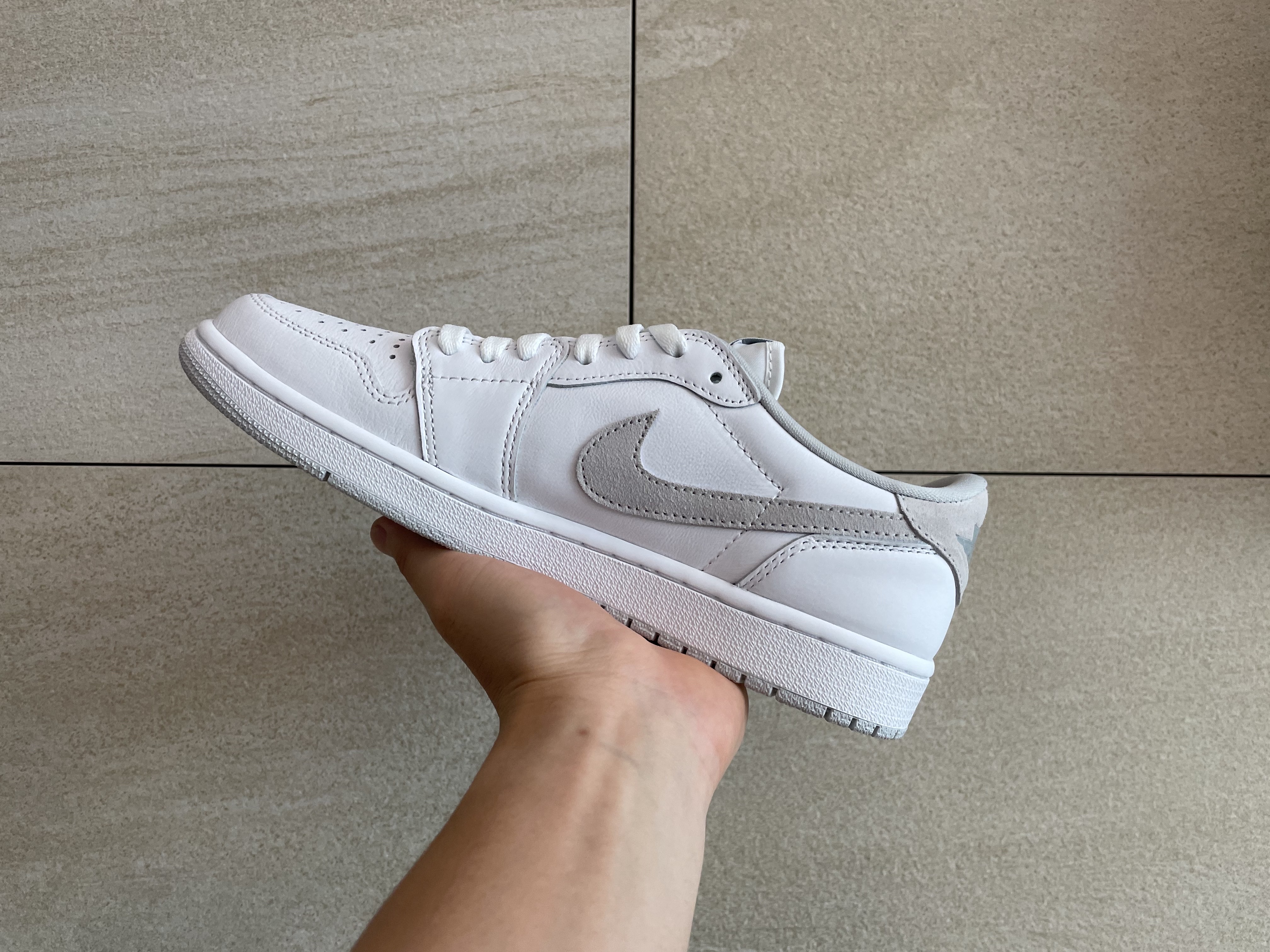 Jordan 1 Low OG Neutral Grey 착용 스타일