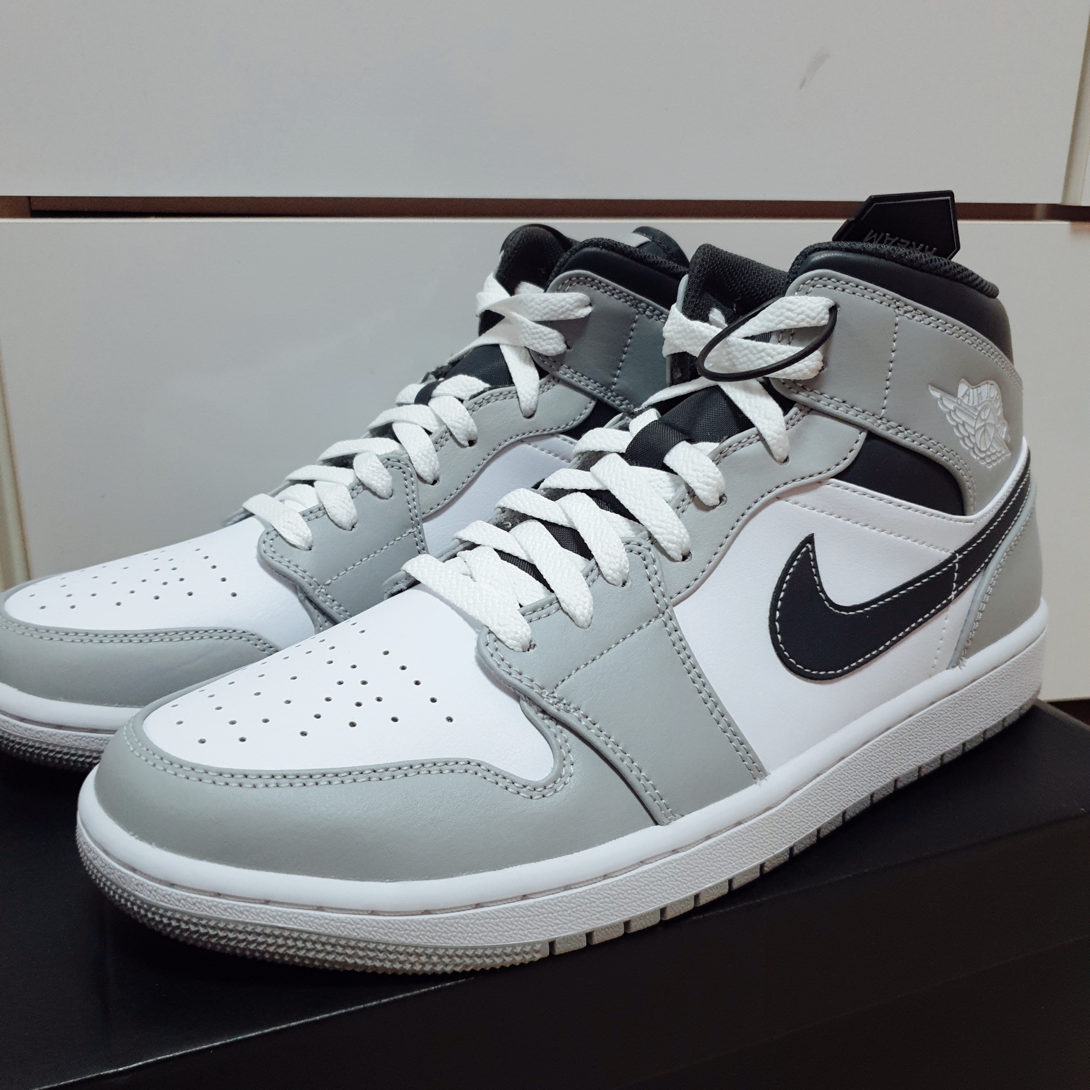 Jordan 1 Mid Light Smoke Grey Anthracite 착용 스타일