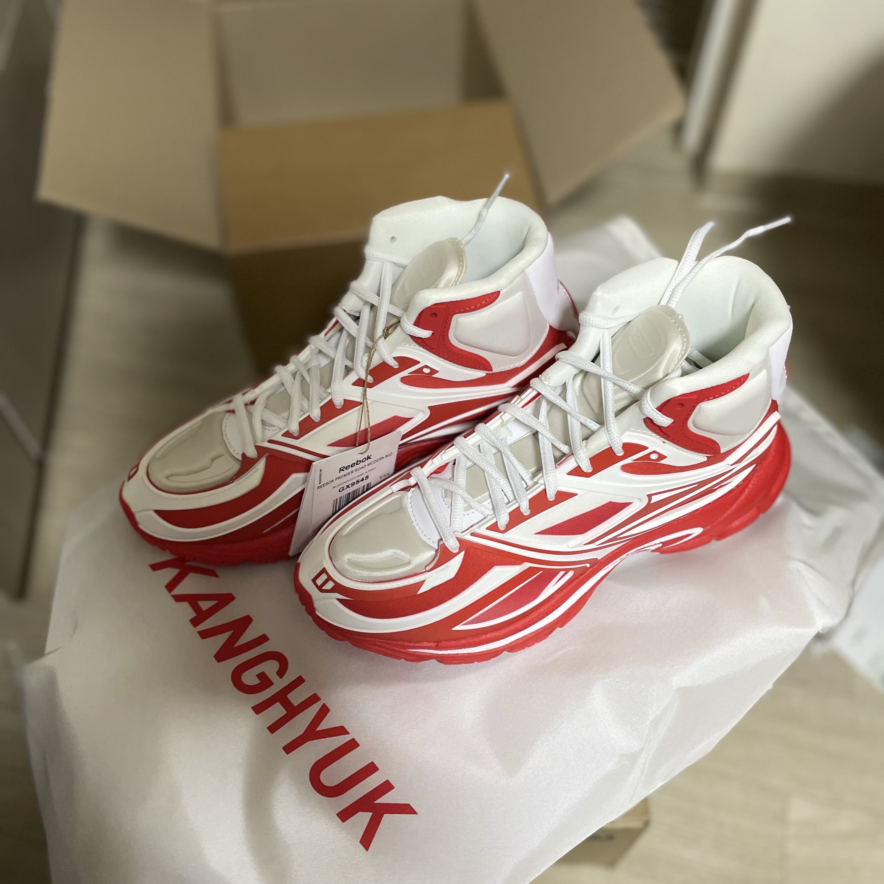 Reebok x Kanghyuk Premier Road Modern Mid White Red 착용 스타일