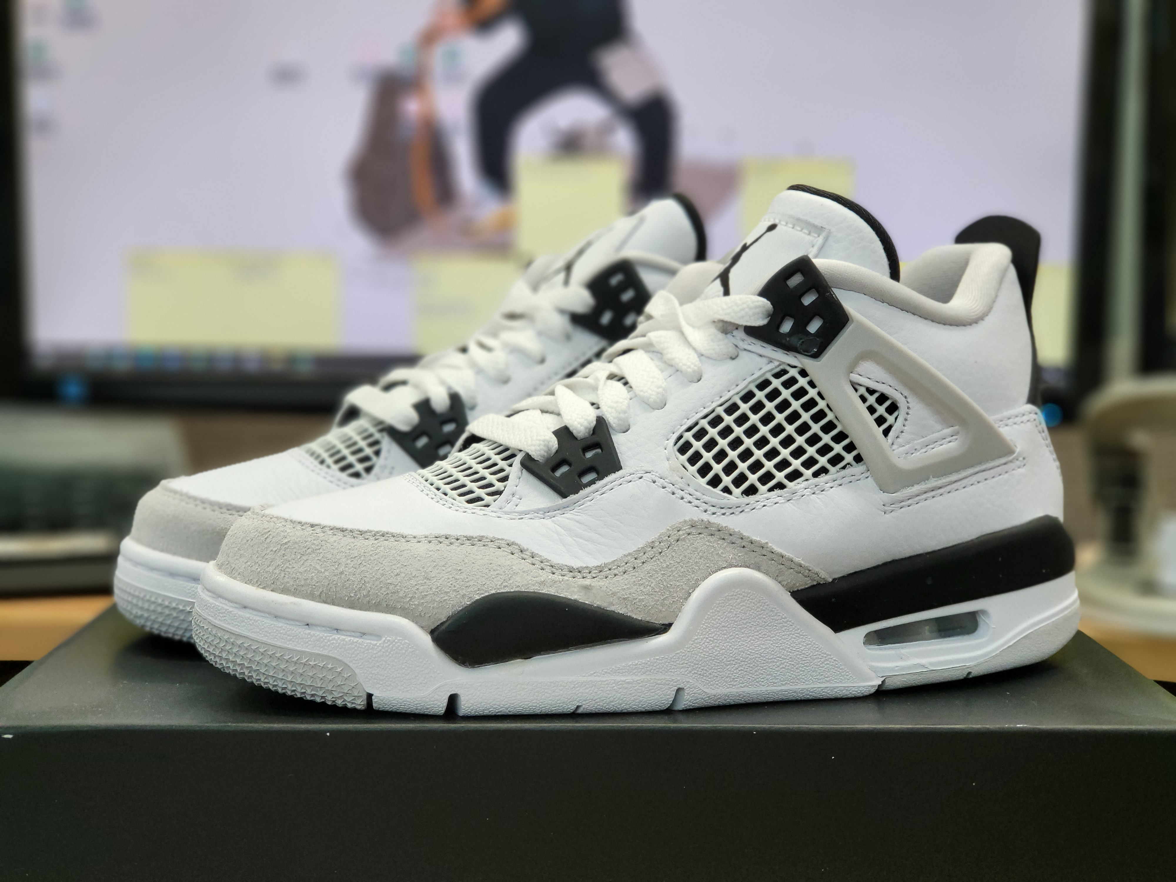 (GS) Jordan 4 Retro White and Black 착용 스타일