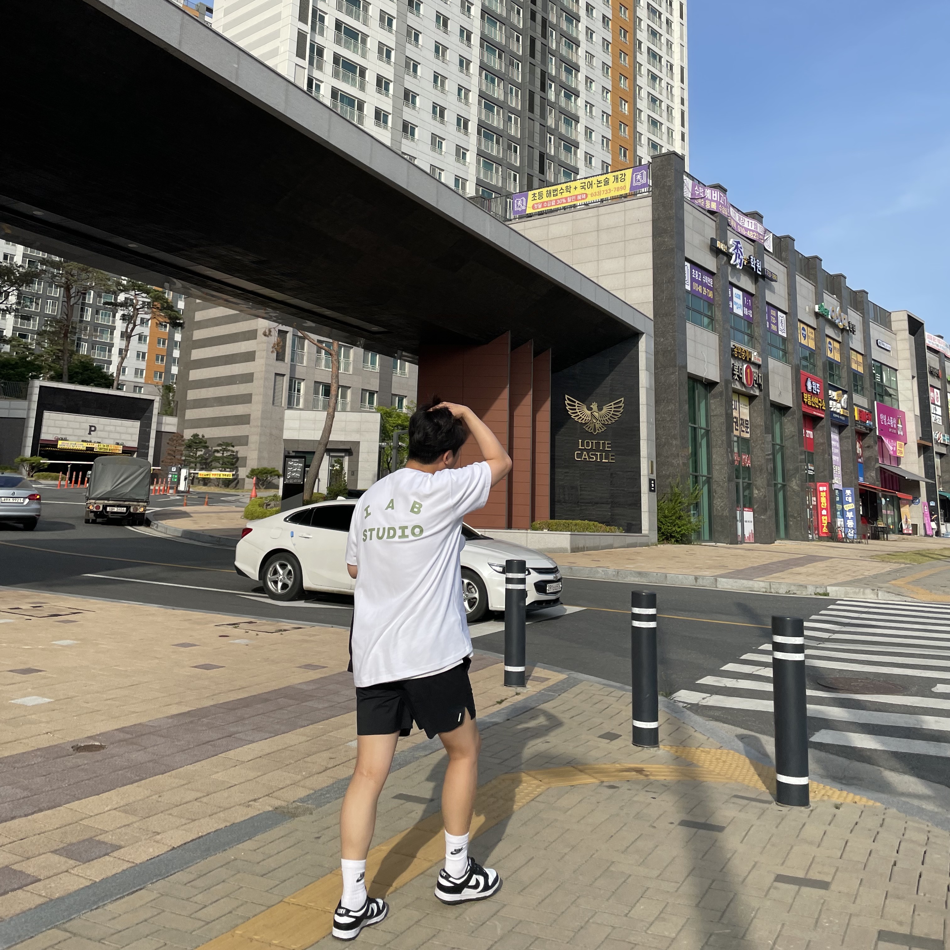 IAB Studio T-Shirt White Light Green, Nike Dunk Low Retro Black 착용 스타일