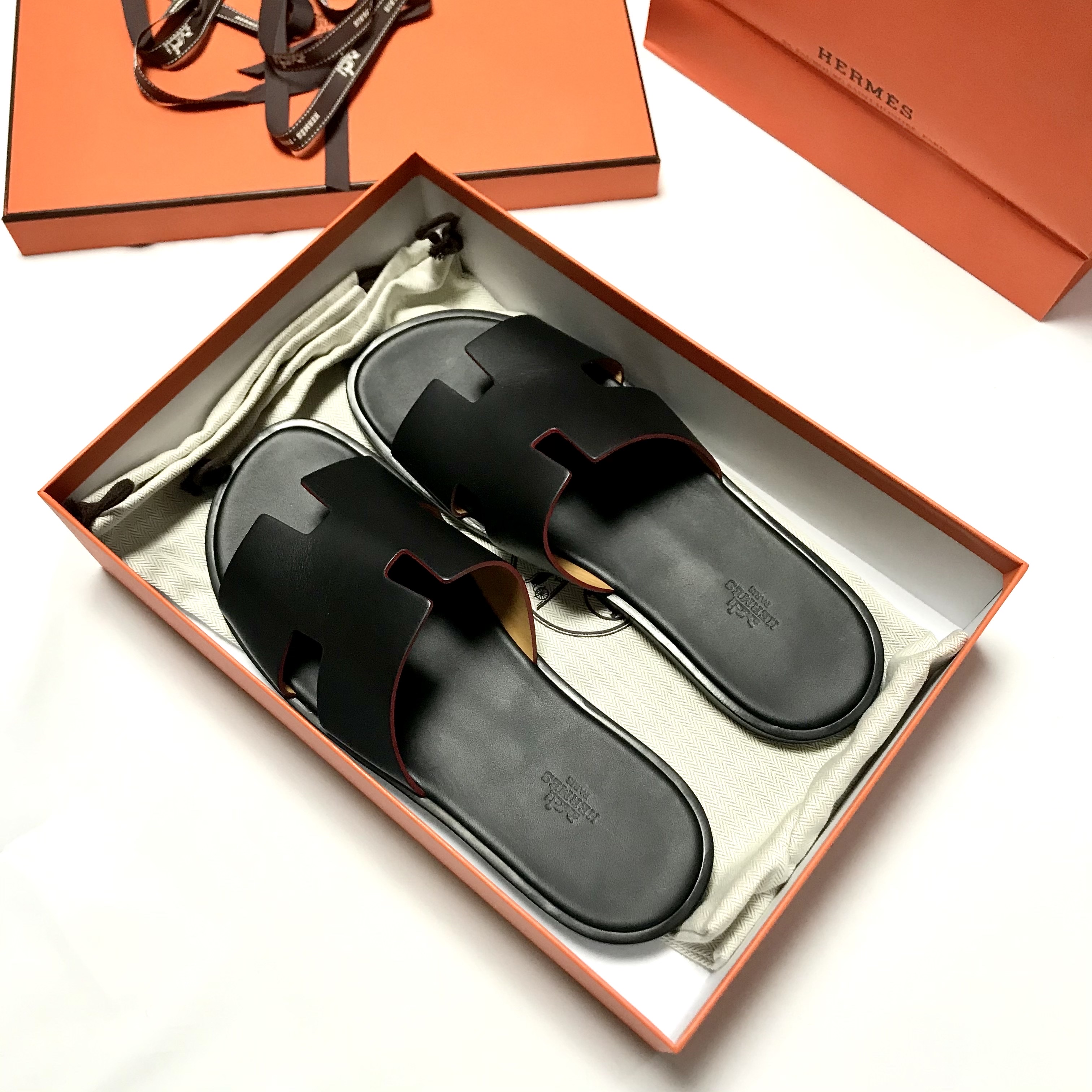 Hermes Izmir Sandal Calfskin & Noir 착용 스타일
