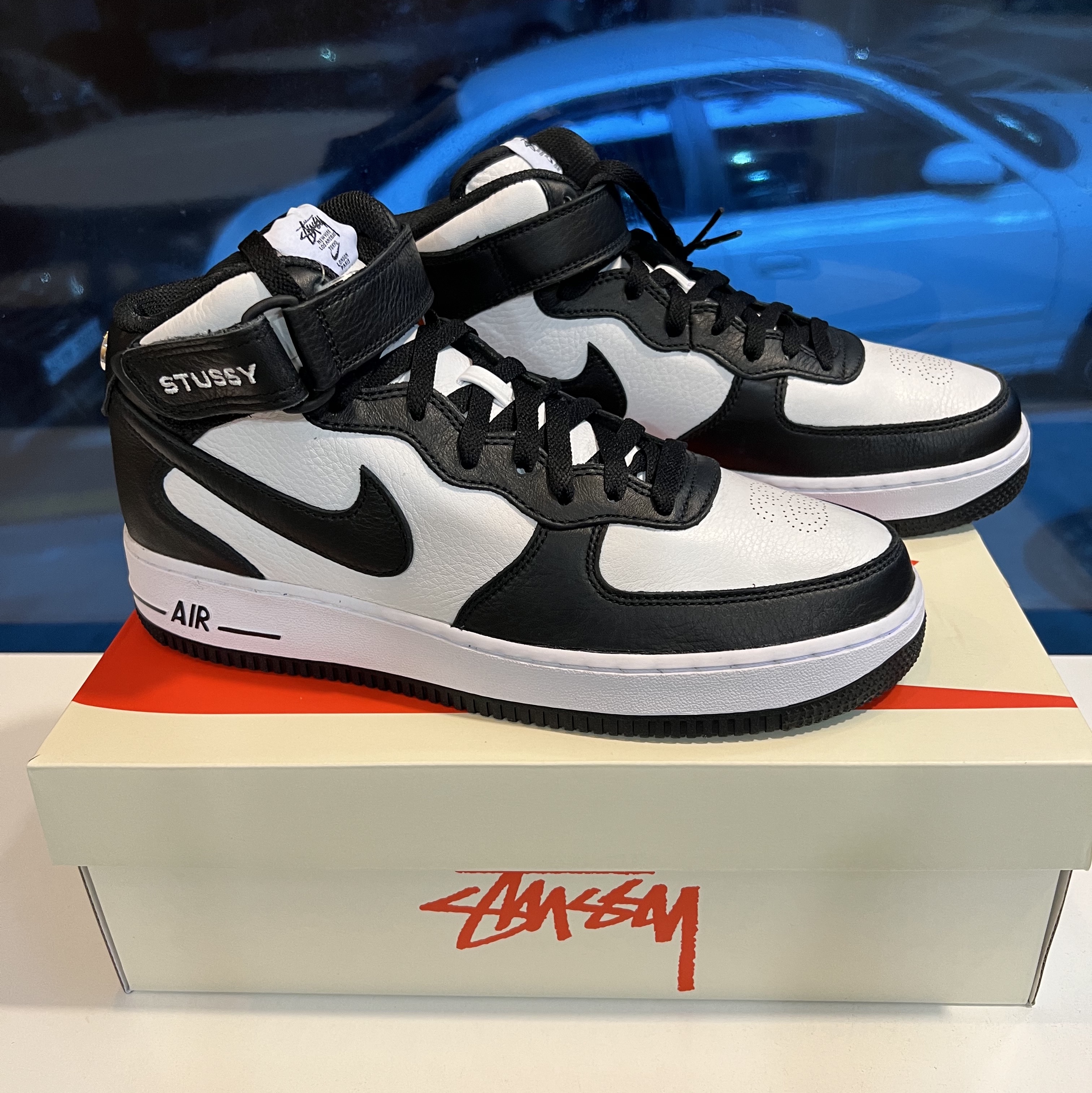 Nike x Stussy Air Force 1 '07 Mid SP Black and Light Bone 착용 스타일 - 3