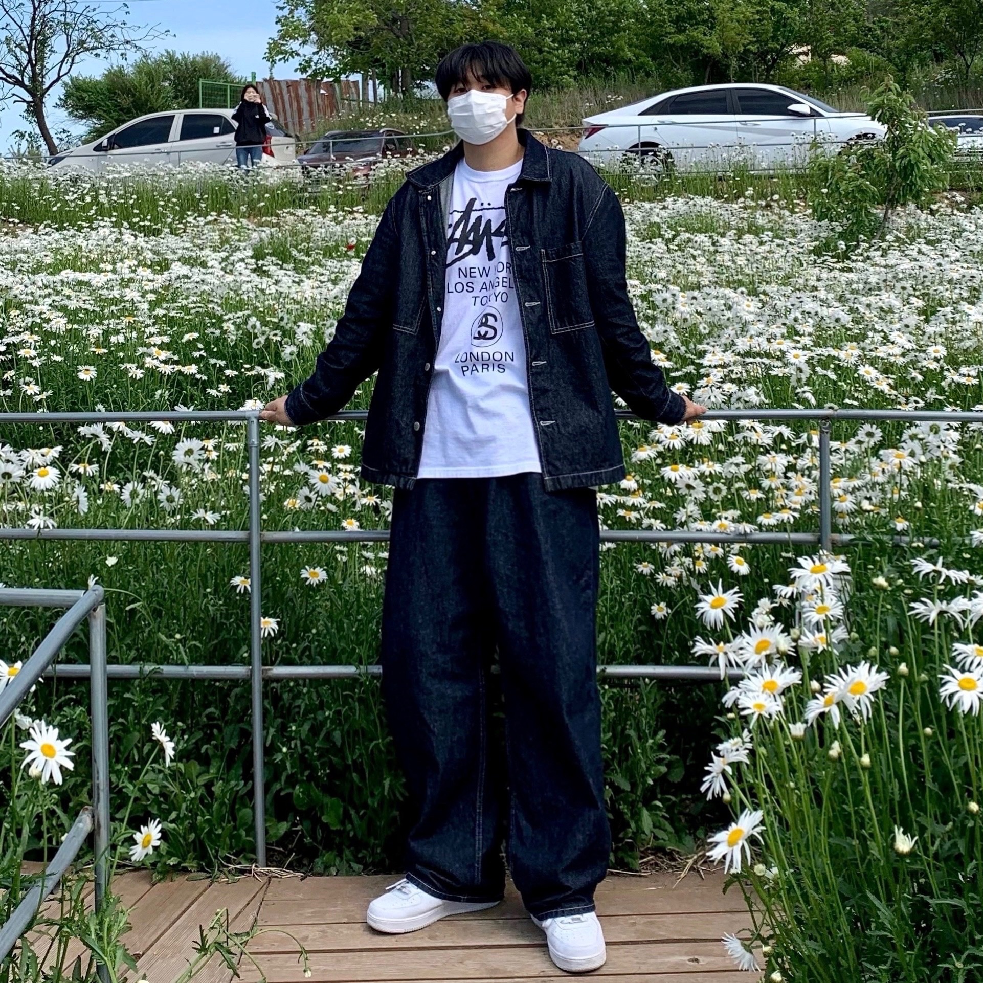 Stussy World Tour T-Shirt White, Nike Air Force 1 Mid '07 White 착용 스타일