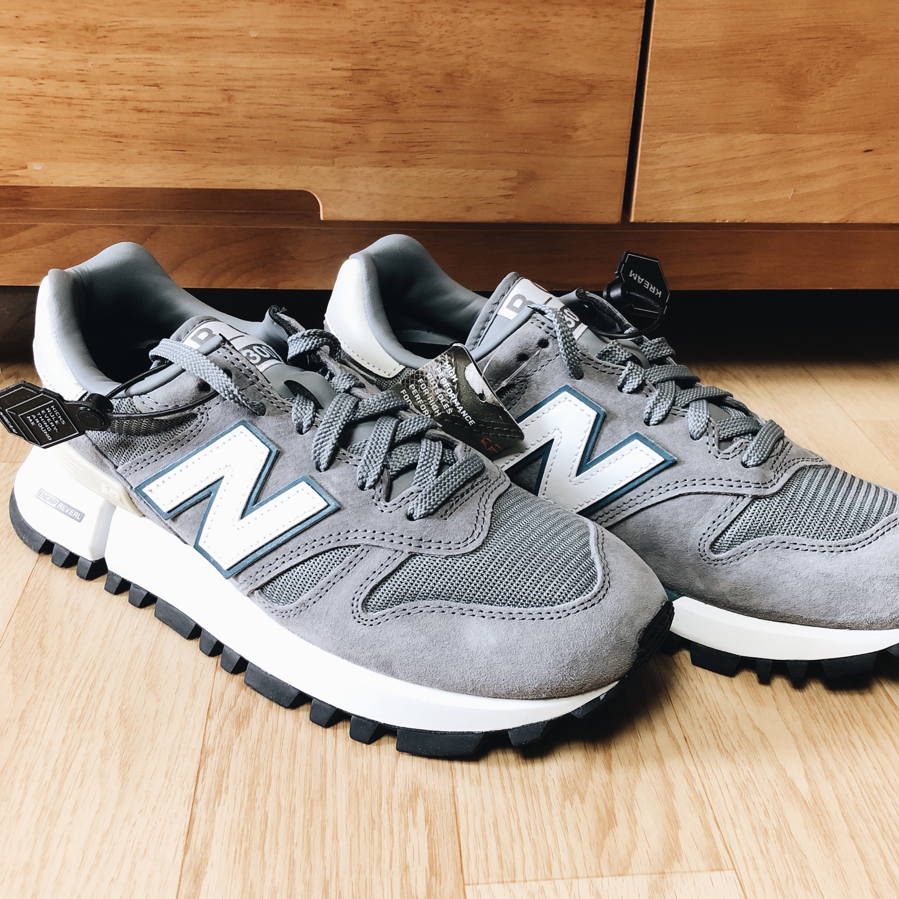 New Balance x Tokyo Design Studio R_C 1300 Grey Teal 착용 스타일 - 1