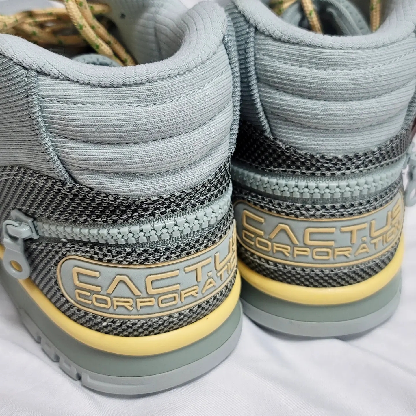 Nike x Travis Scott Nike Air Trainer 1 Grey Haze and Dusty Sage 착용 스타일 - 3