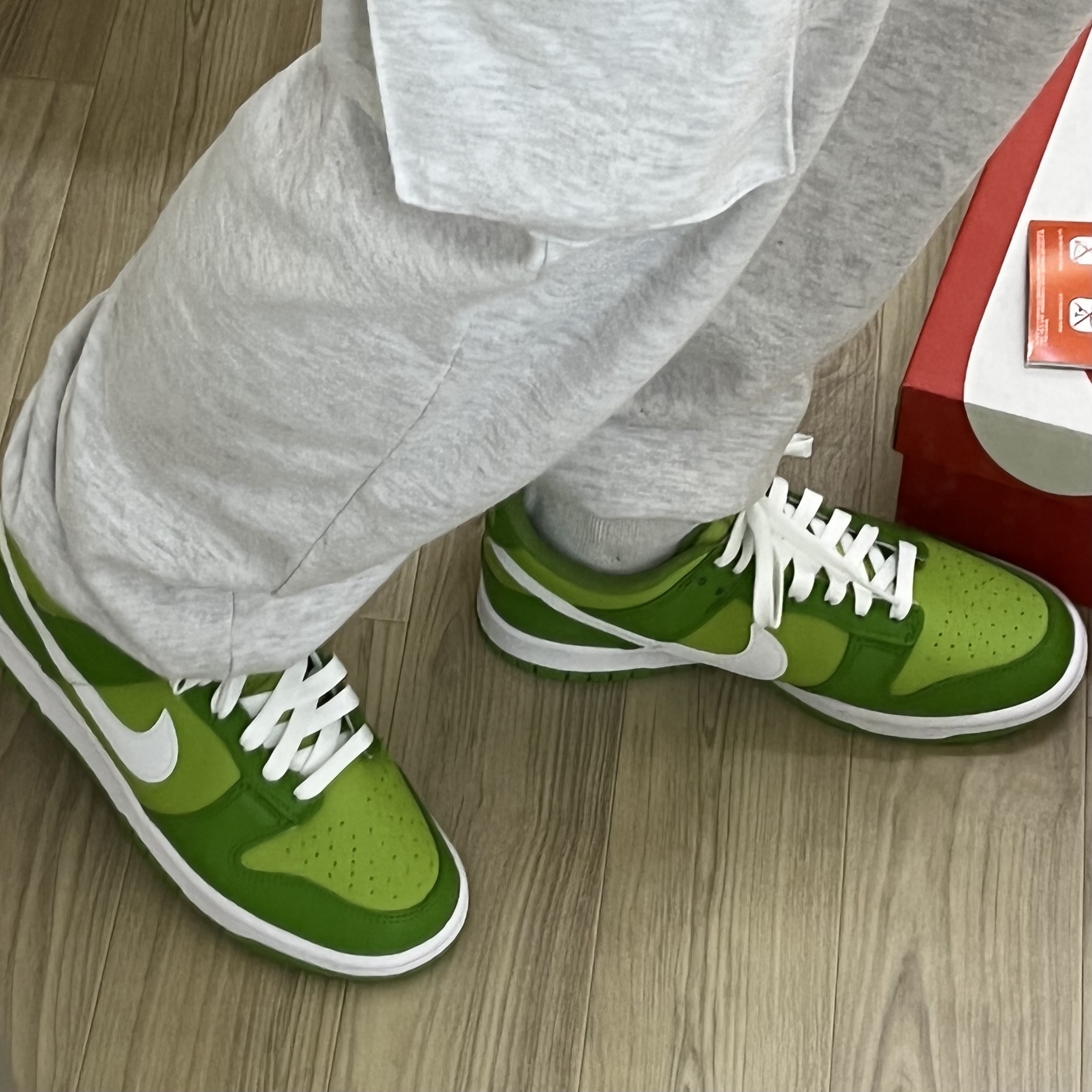 (GS) Nike Dunk Low Vivid Green 착용 스타일 - 2