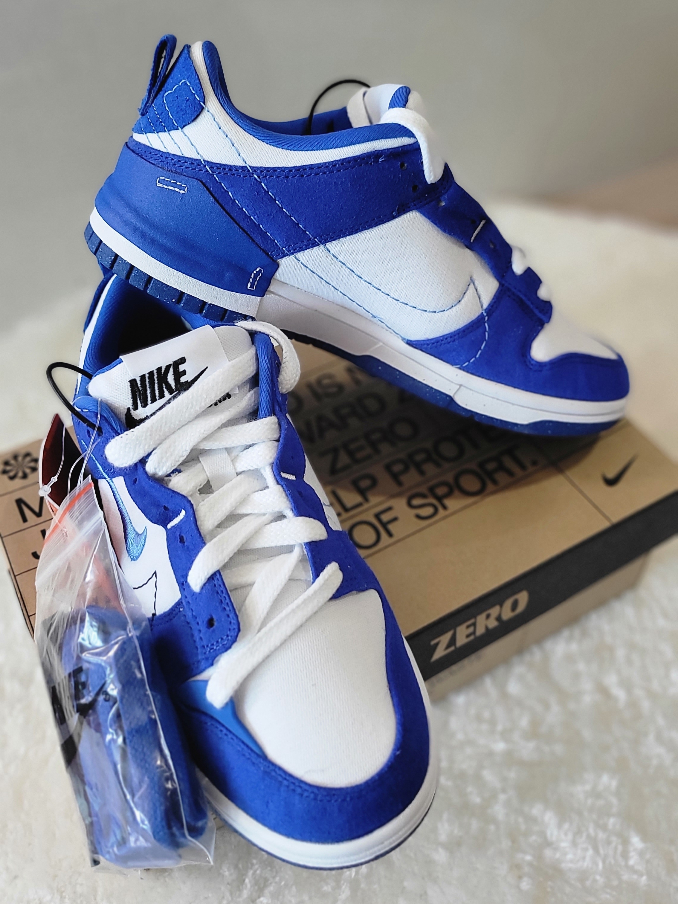 (W) Nike Dunk Low Disrupt 2 White and University Blue 착용 스타일 - 4