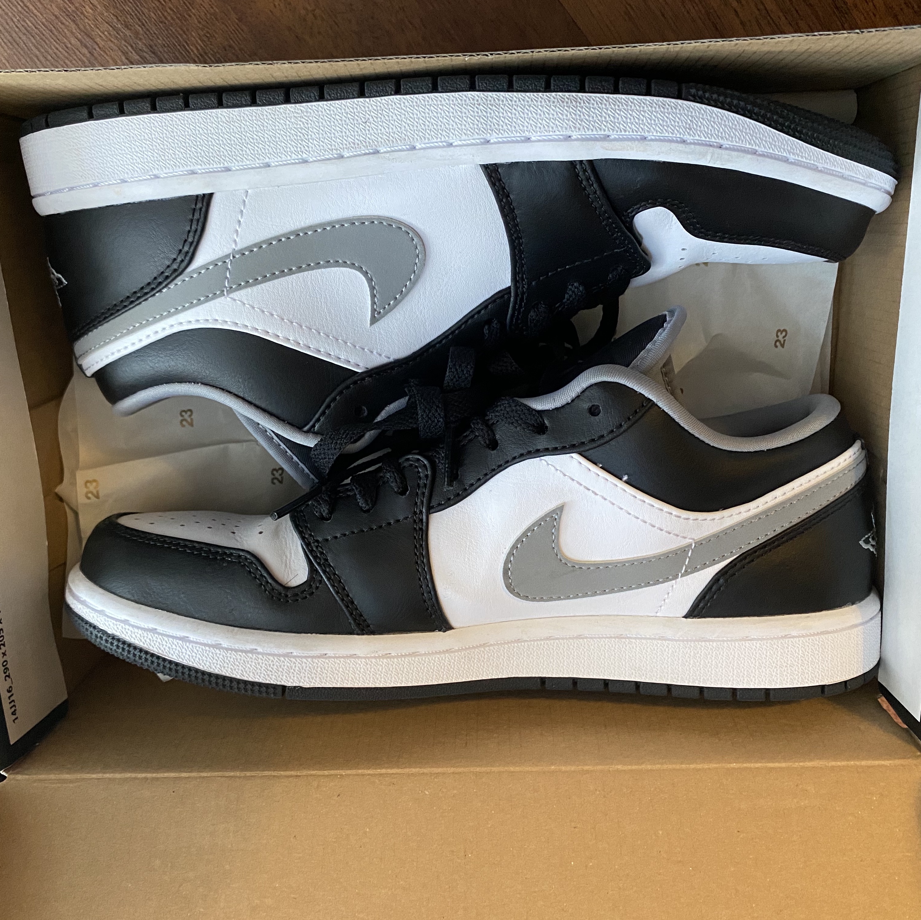 Jordan 1 Low Black Particle Grey 착용 스타일