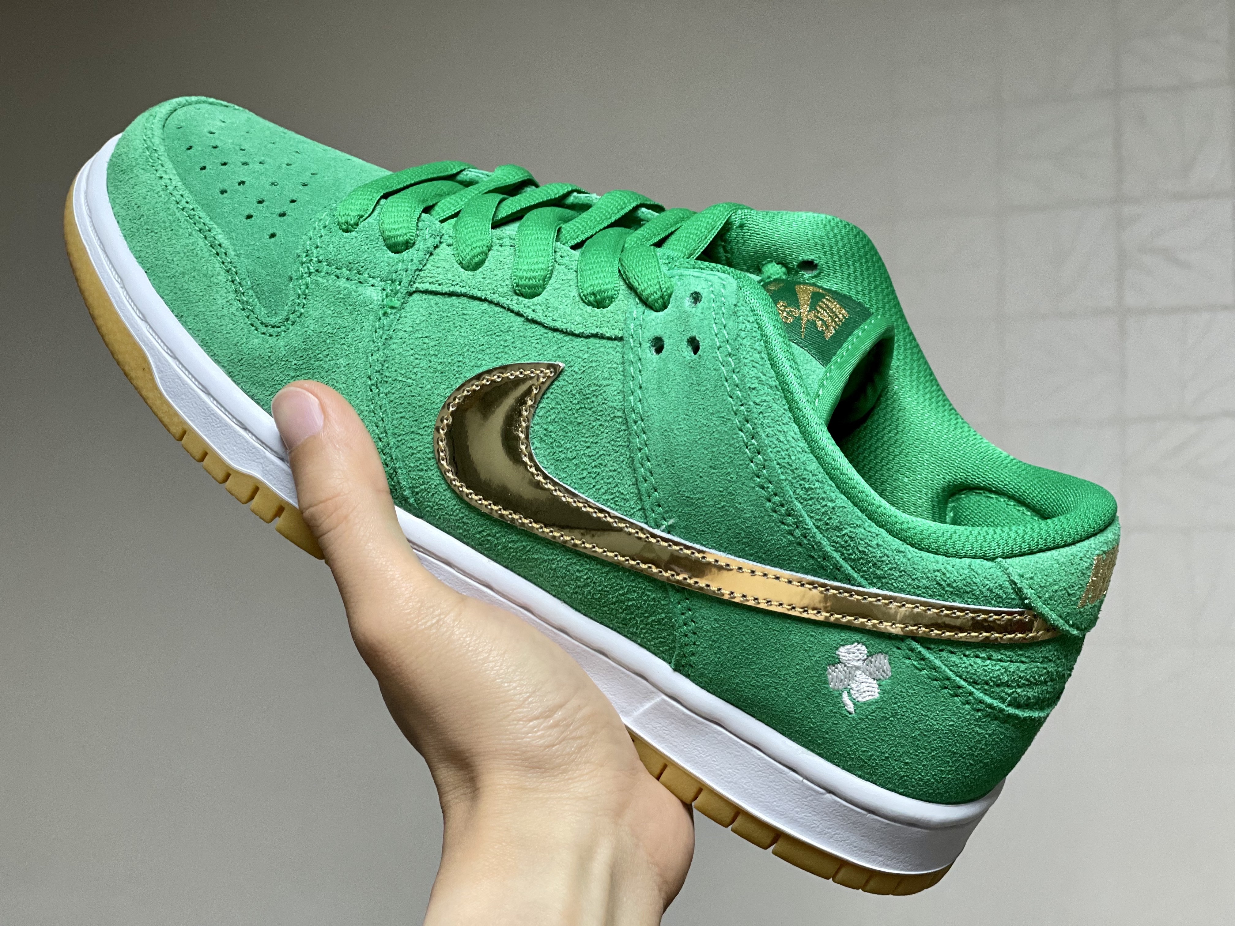 Nike SB Dunk Low Pro Shamrock 착용 스타일 - 5